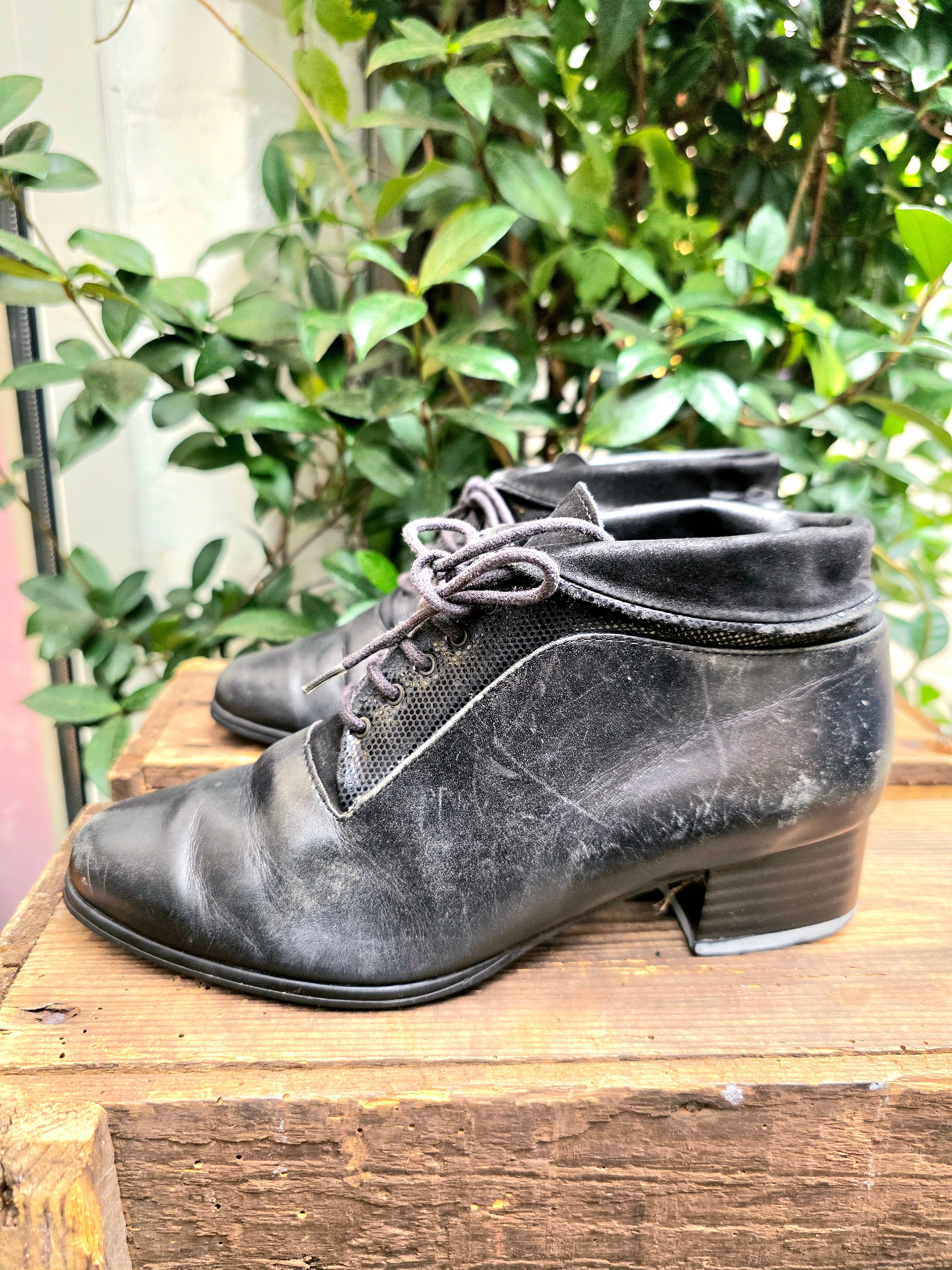YV6950 : Vintage 80s / 90s Leather Ankle Boots