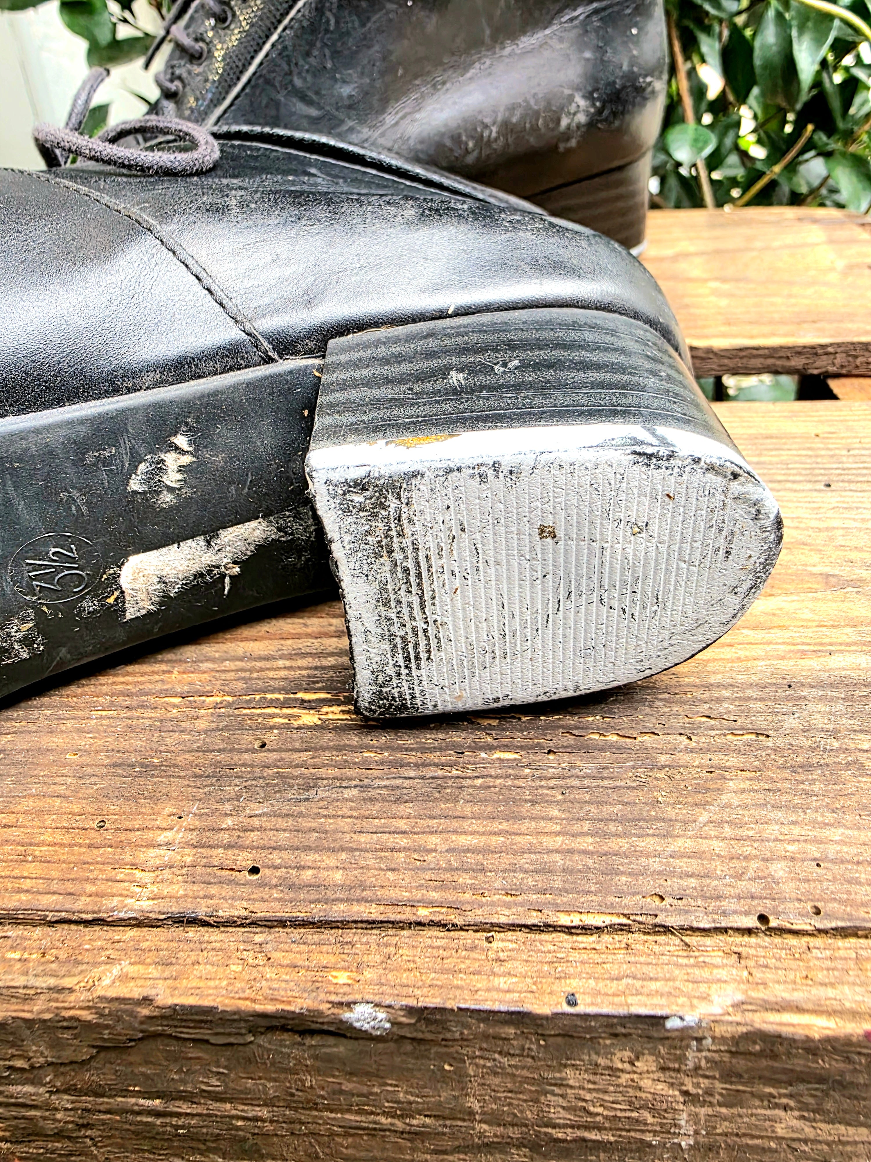 YV6950 : Vintage 80s / 90s Leather Ankle Boots