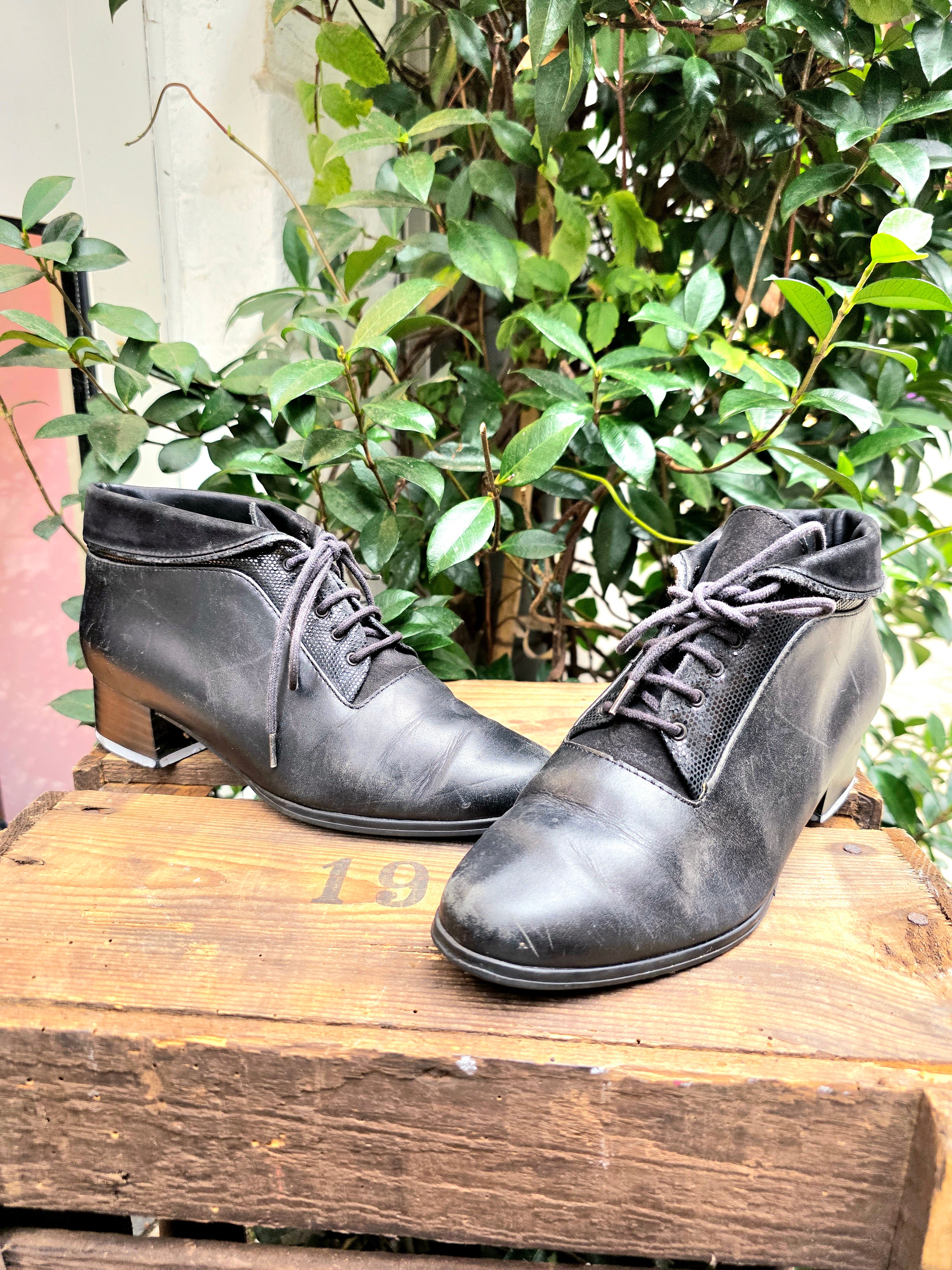 YV6950 : Vintage 80s / 90s Leather Ankle Boots