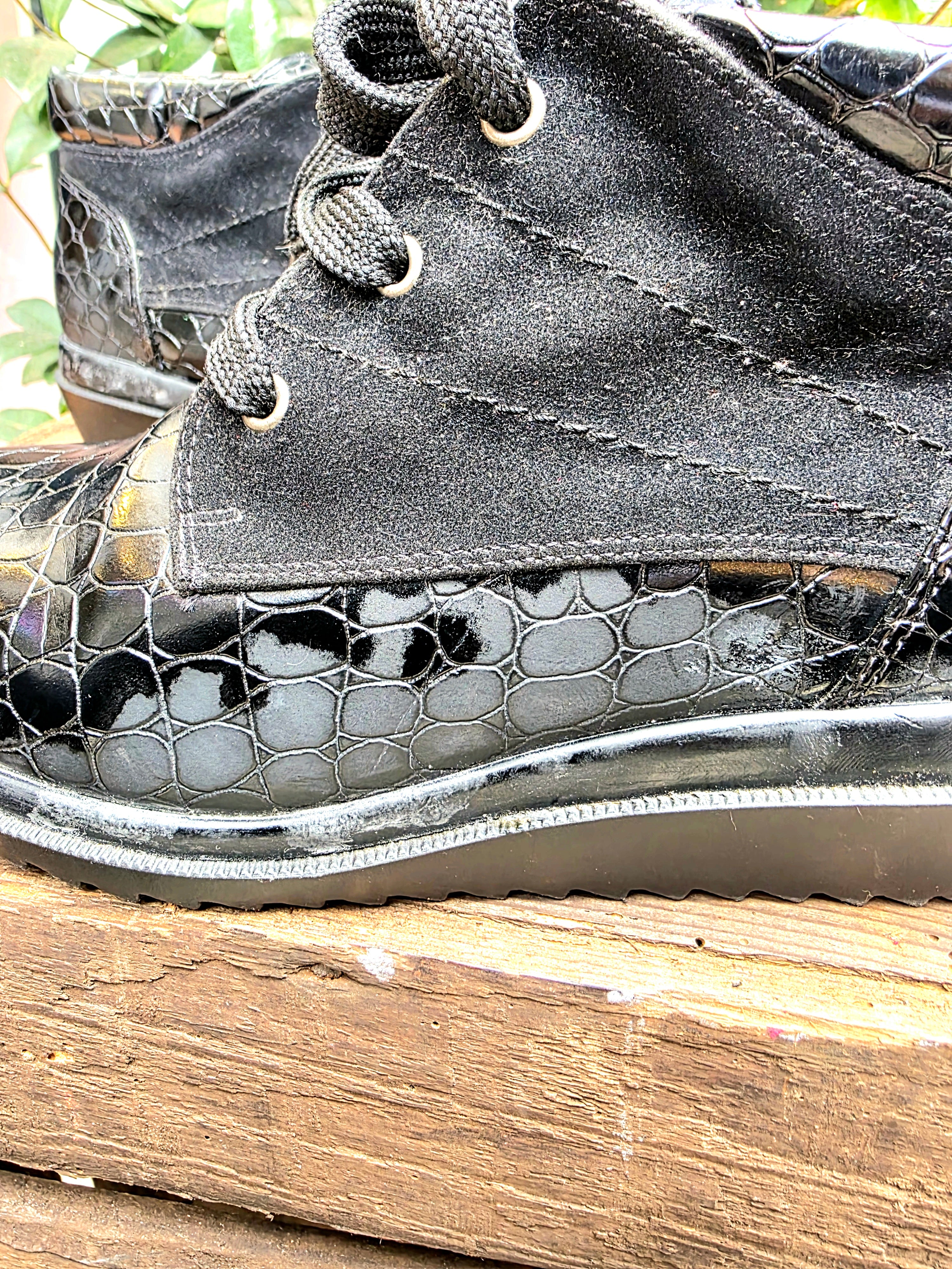 YV6940 : Vintage 80s / 90s Moc Cro Ankle Boots