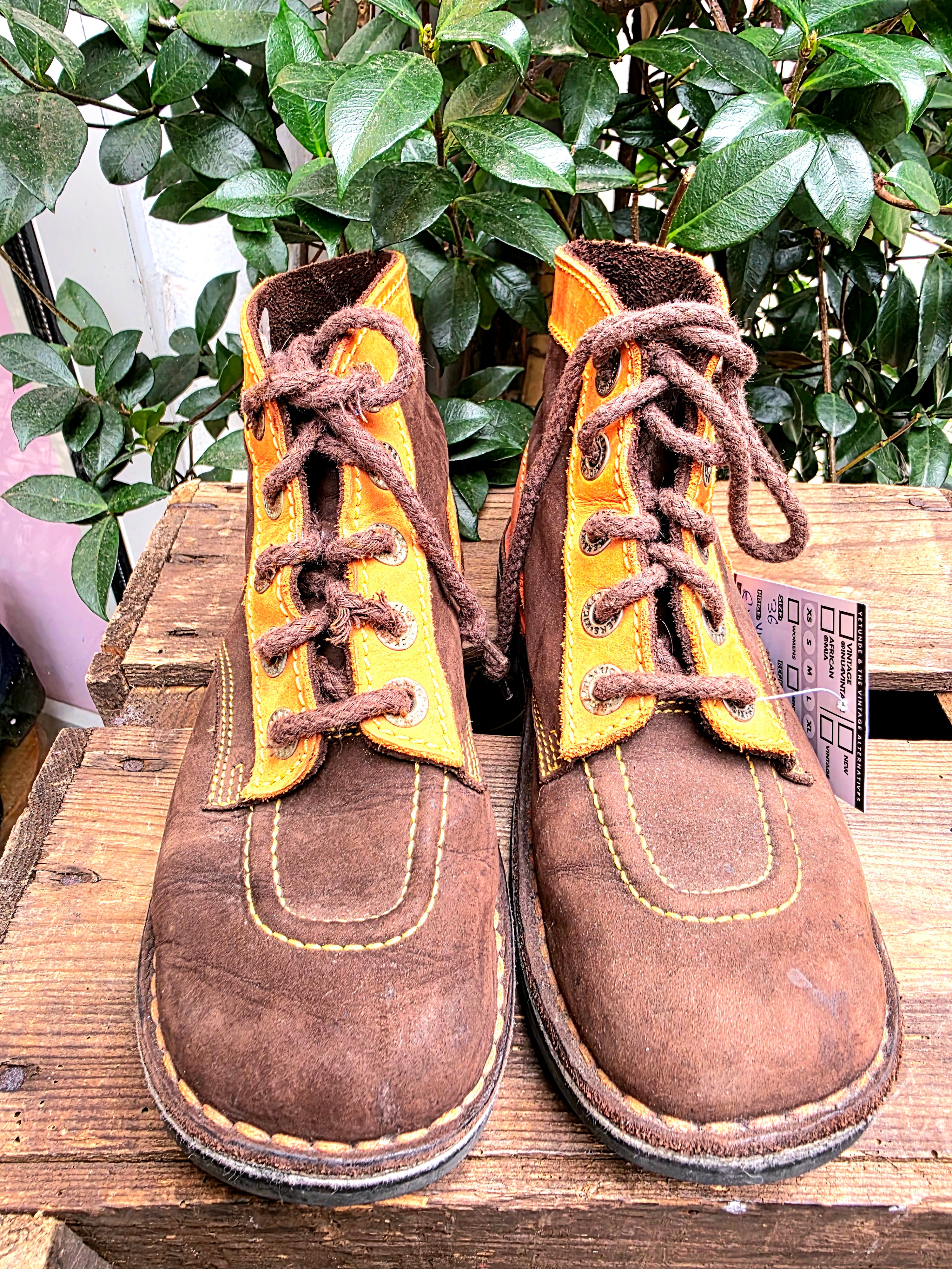 YV6942: Vintage 80s / 90s Kickers Ankle Boots