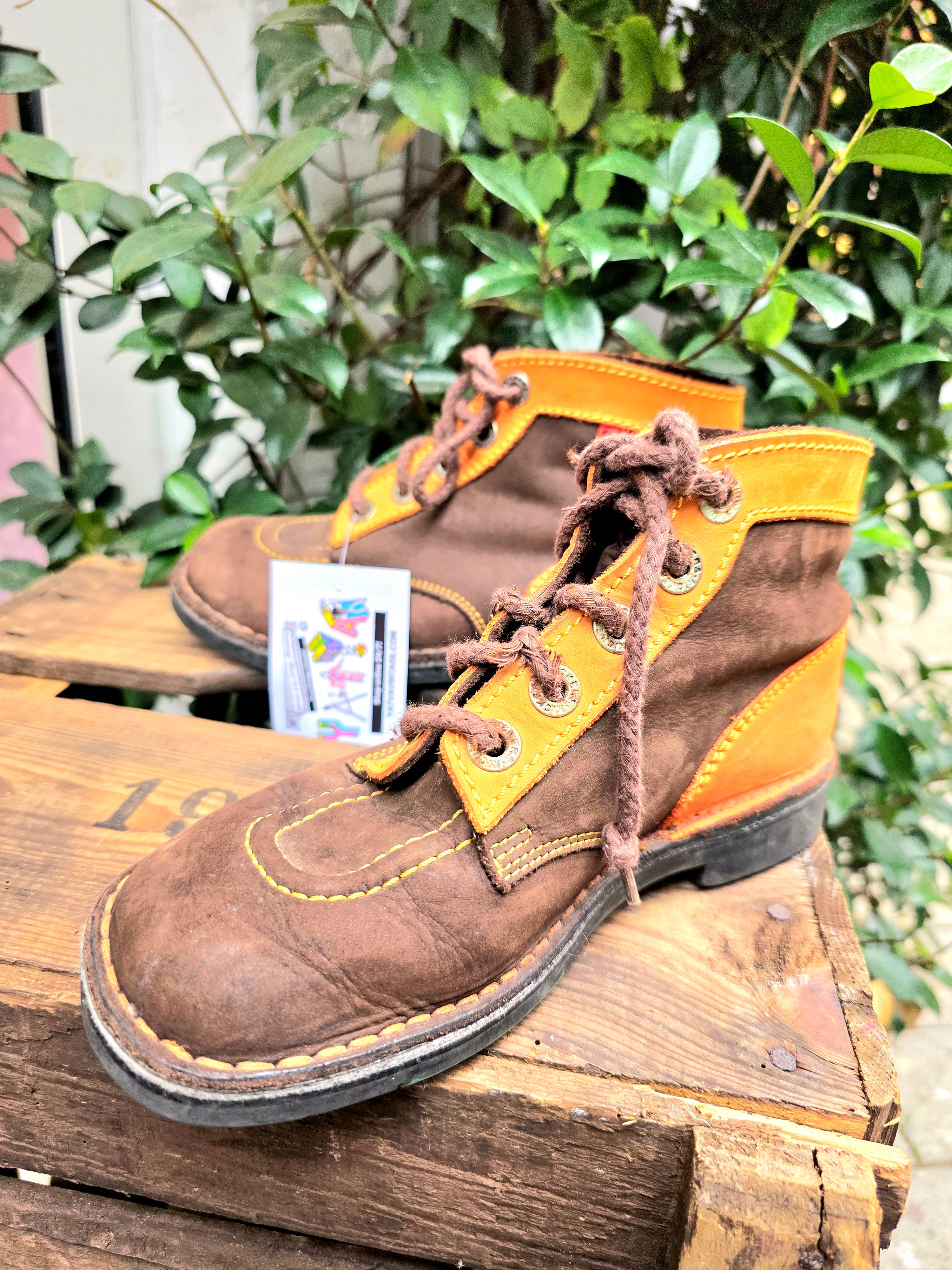 YV6942: Vintage 80s / 90s Kickers Ankle Boots