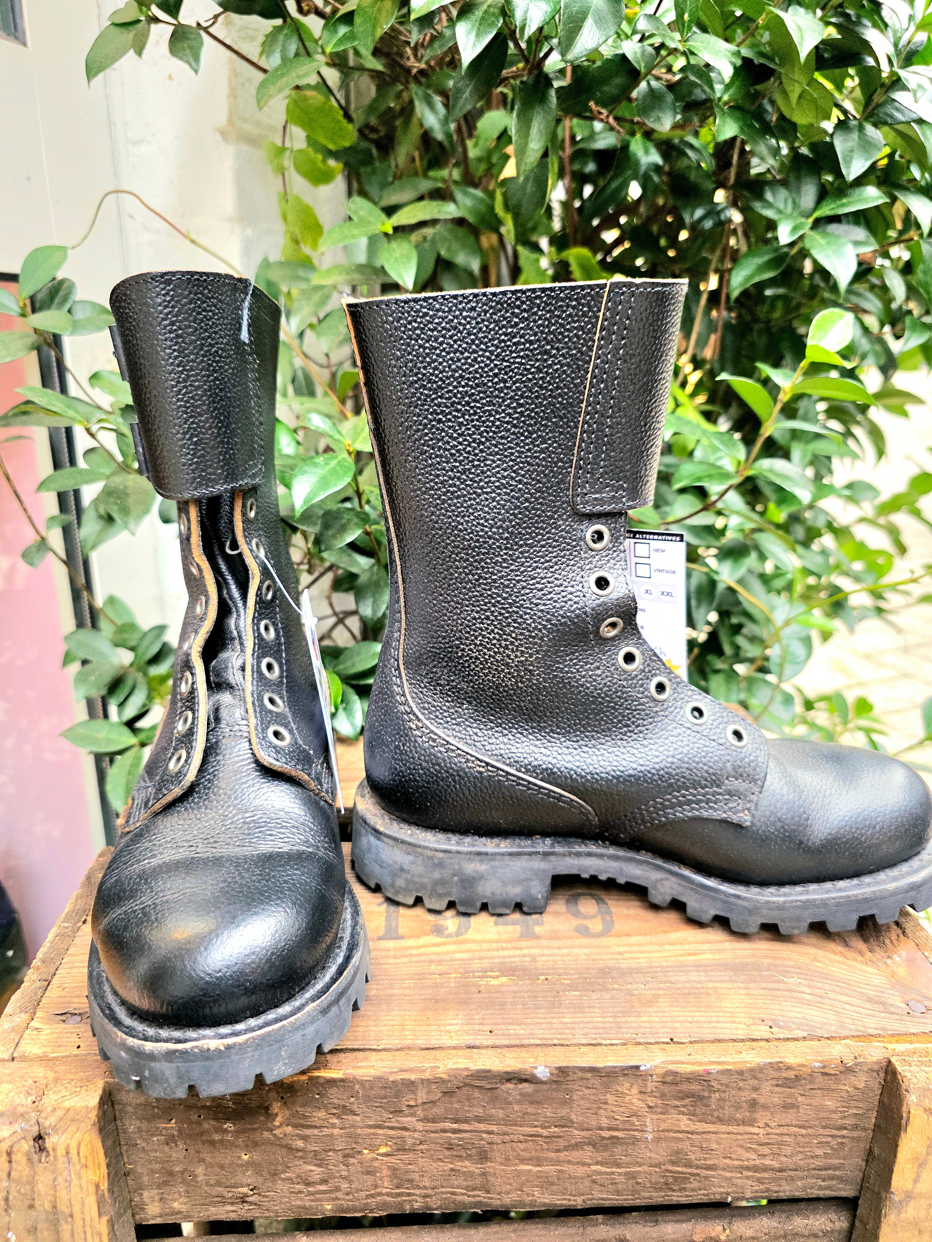 YV6943: Vintage 70s / 80s Rugak Military Rangers Marbot Neuvic Boots