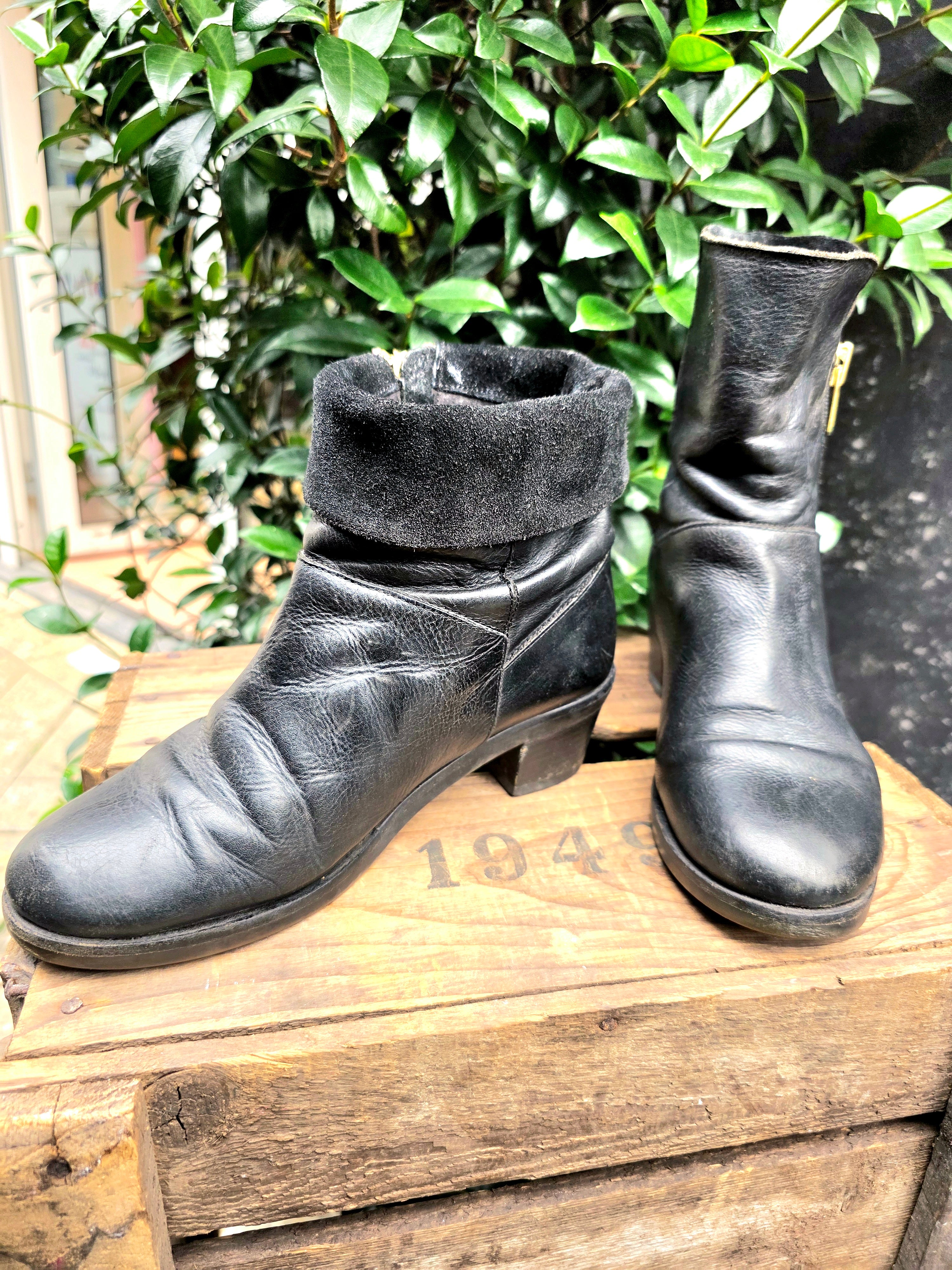 Vintage 80's / 90's Leather Ankle Boots