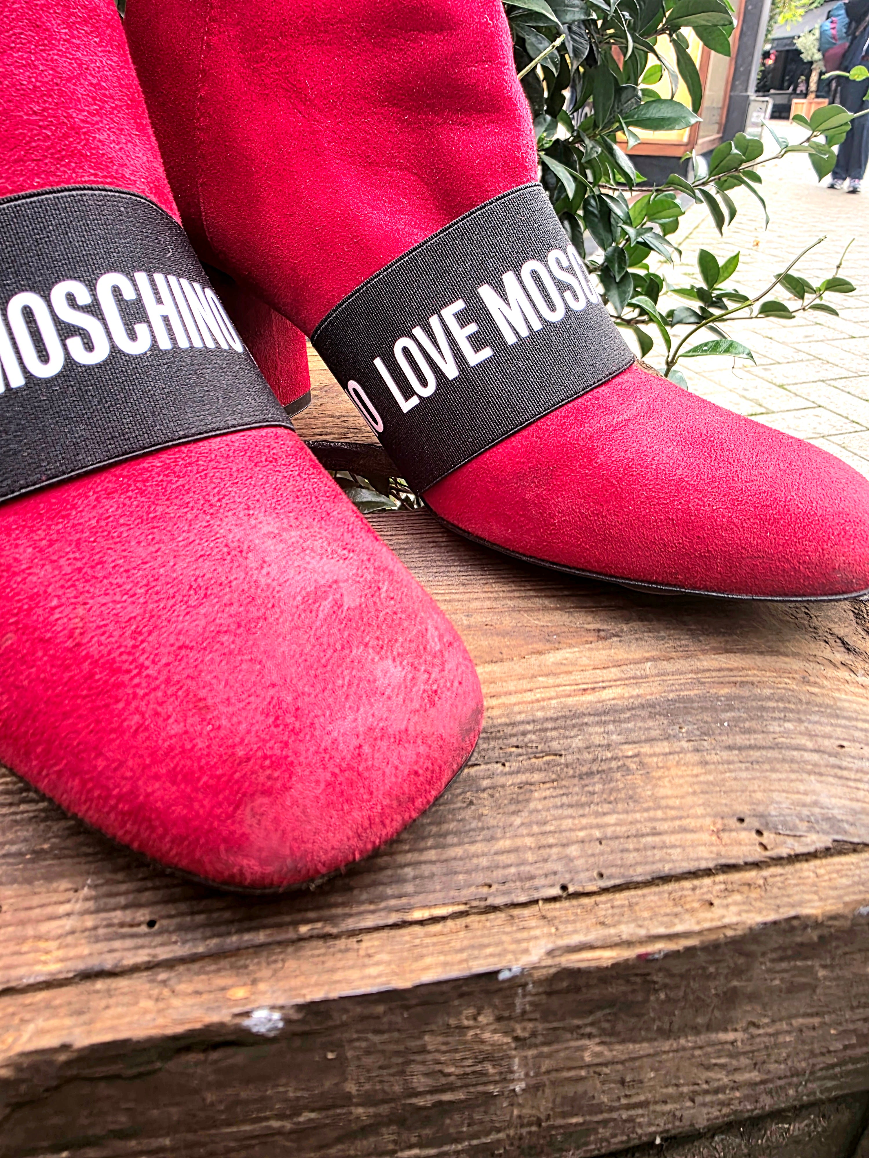 YV6974: Love Moschino Red Suede Ankle Boots
