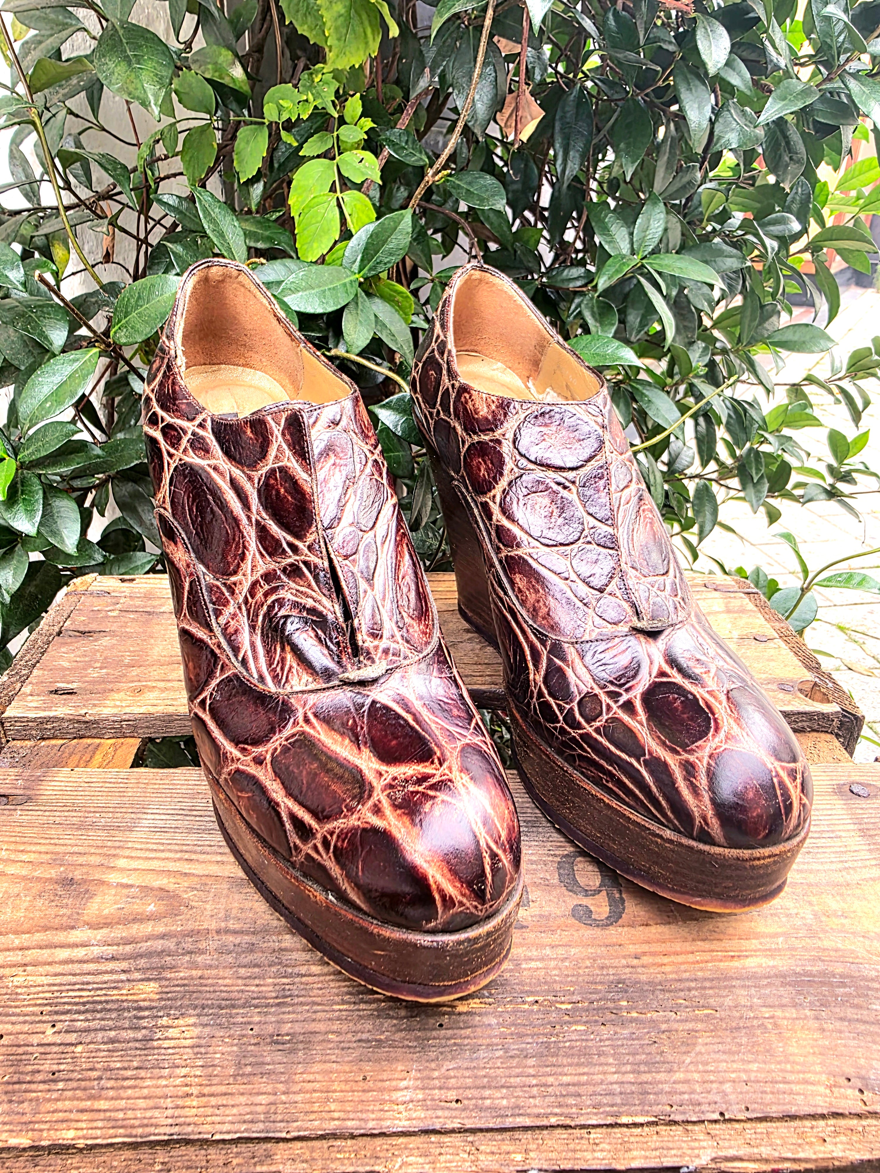 YV6983 : Vintage 90s Muxart Leather Wedge Shoes