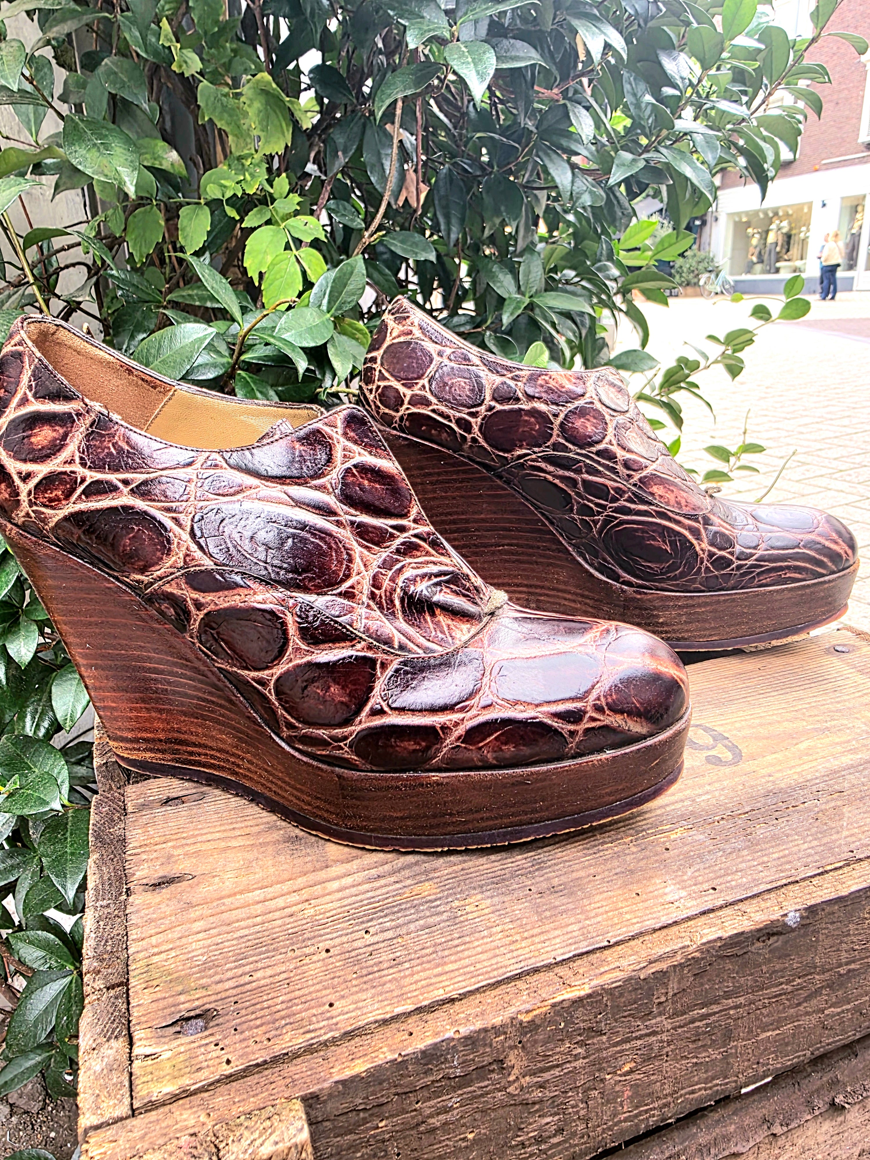 YV6983 : Vintage 90s Muxart Leather Wedge Shoes