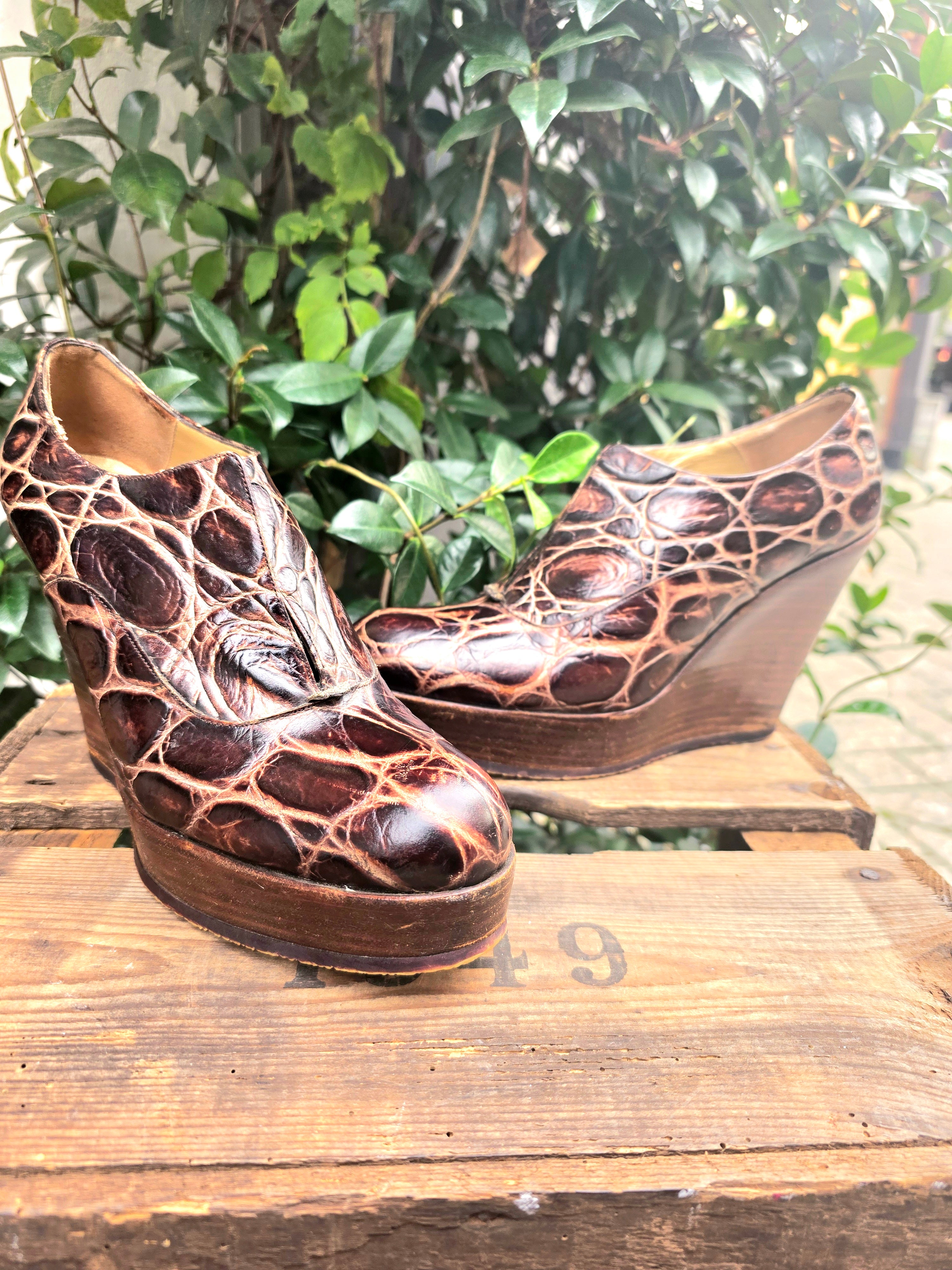 YV6983 : Vintage 90s Muxart Leather Wedge Shoes