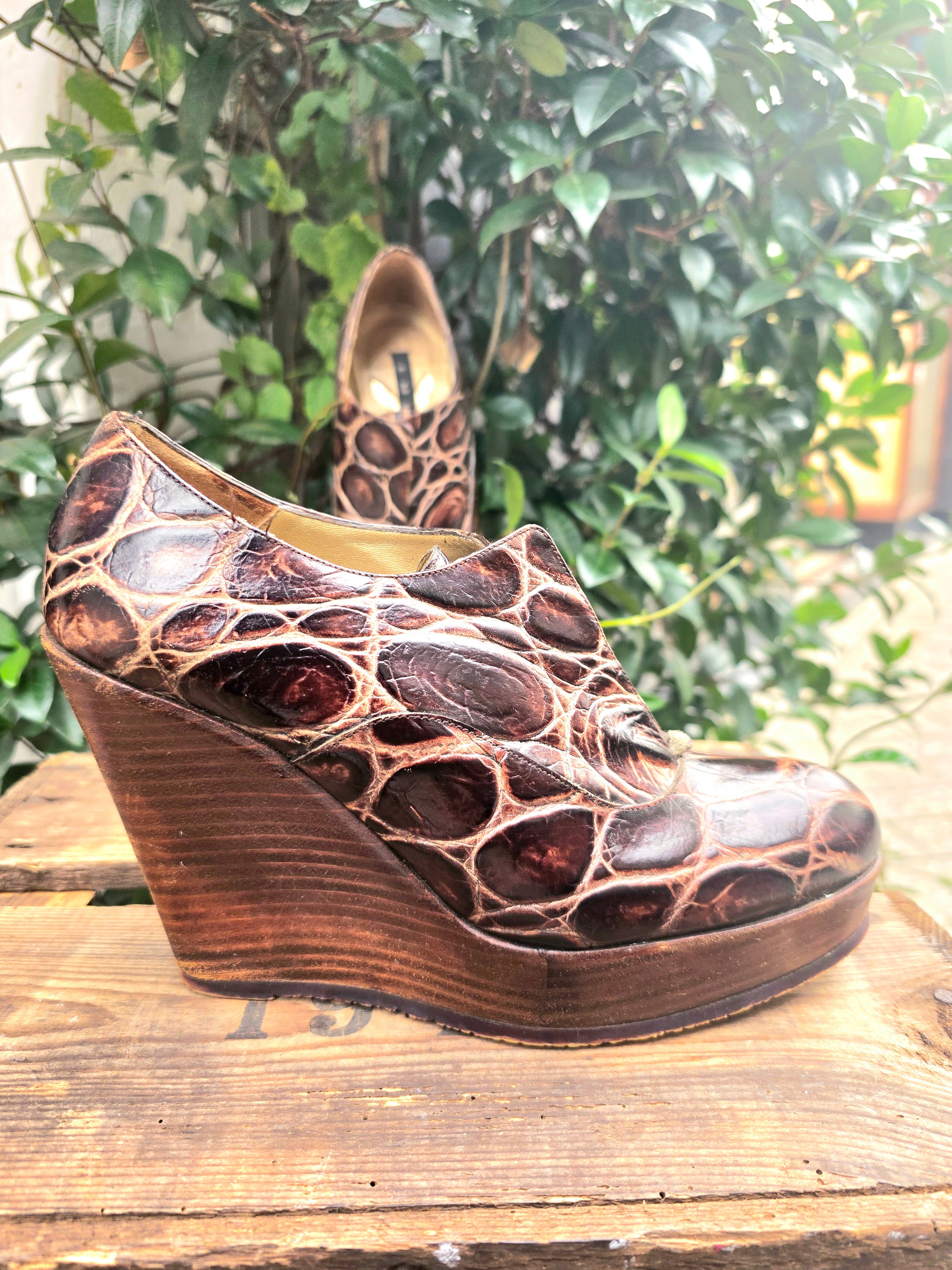 YV6983 : Vintage 90s Muxart Leather Wedge Shoes