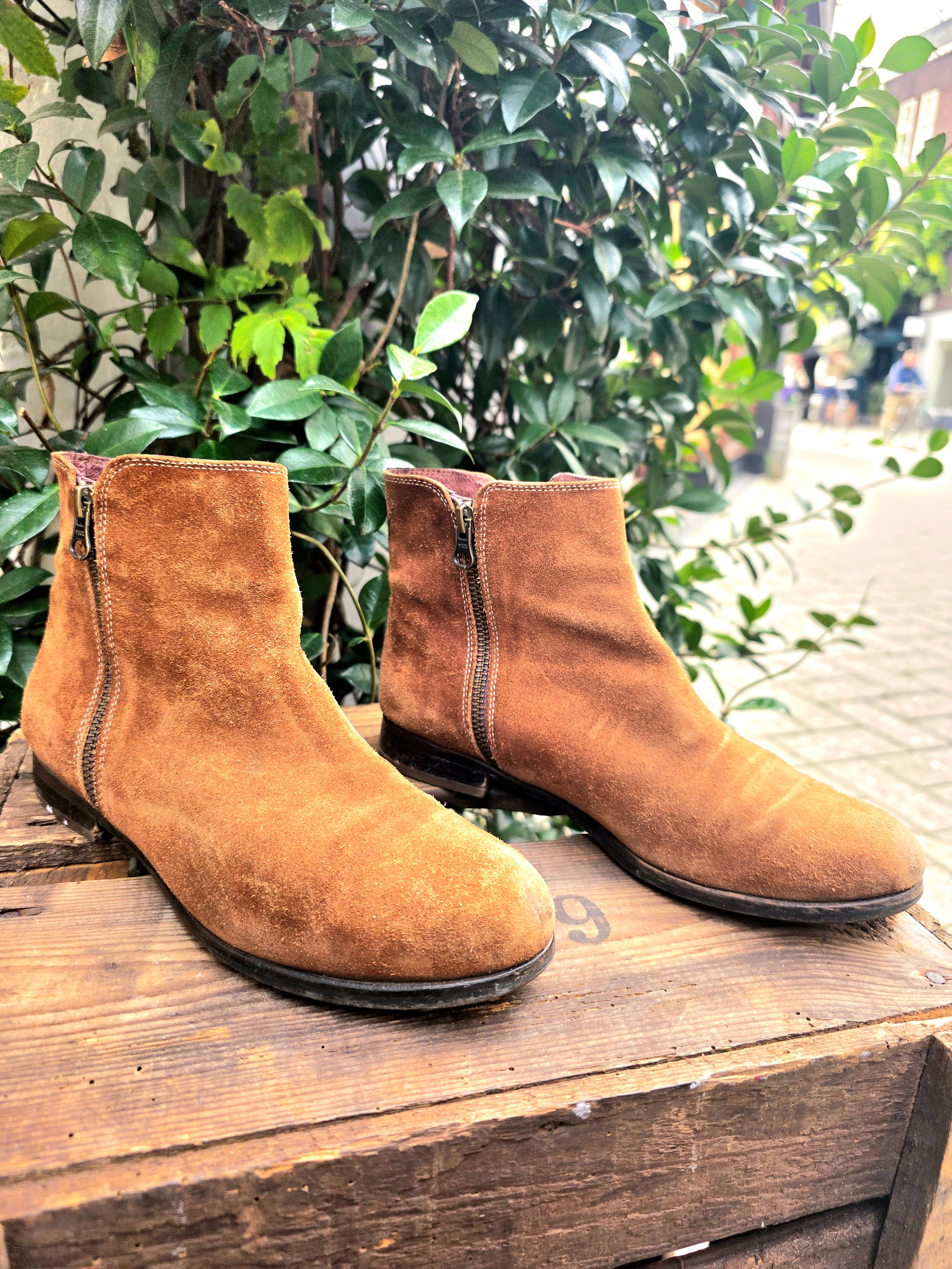 YV6958: Vintage 80s / 90s Mc-Mc Suede Ankle Boots