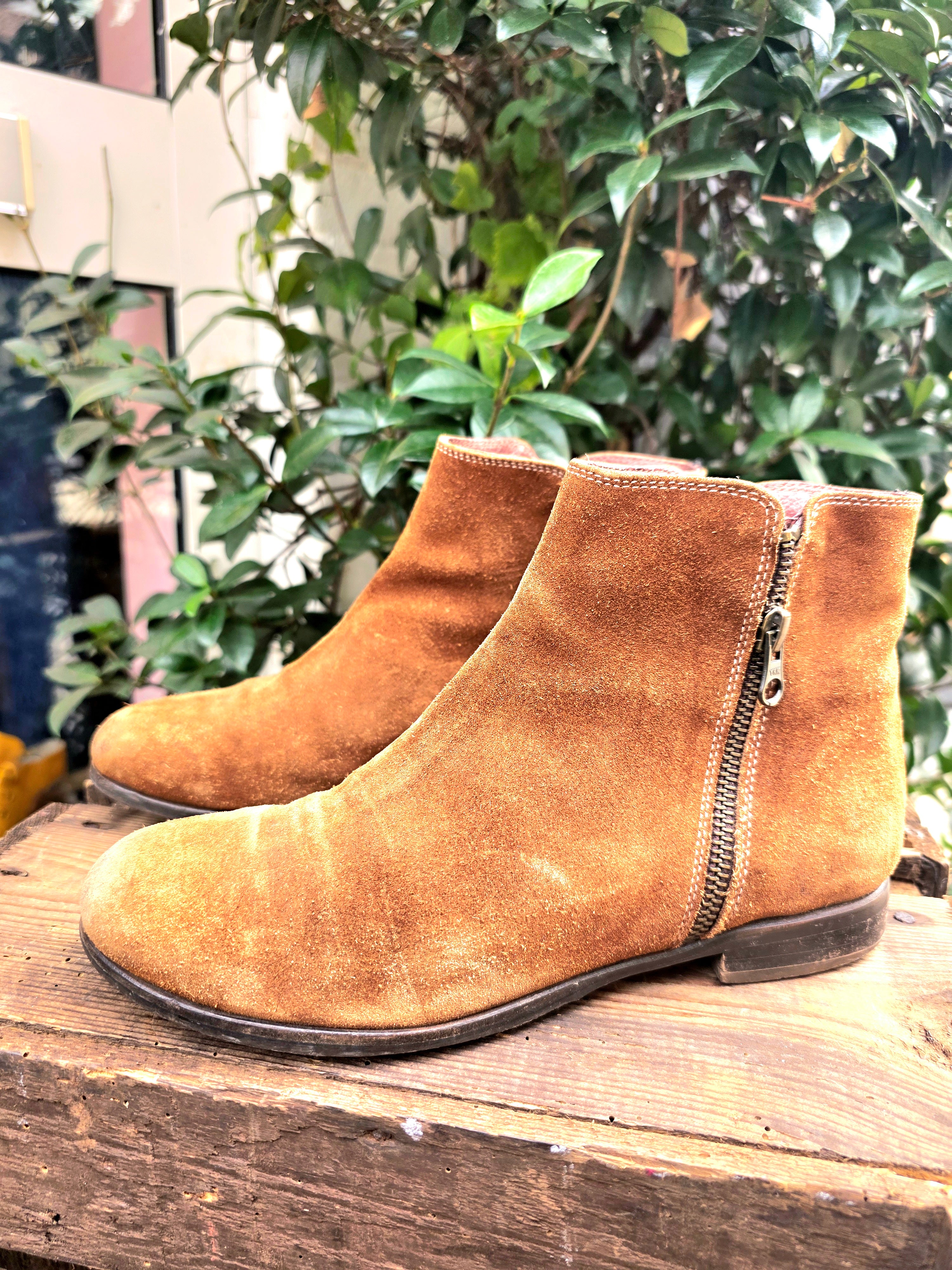 YV6958: Vintage 80s / 90s Mc-Mc Suede Ankle Boots