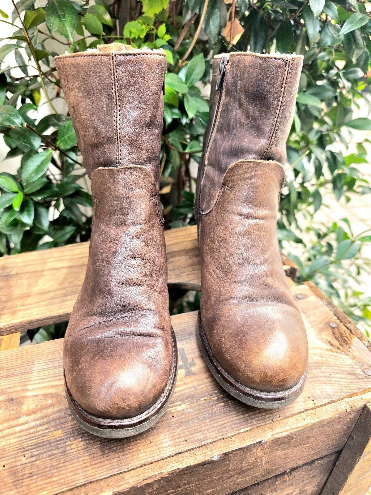 YV6959: Vintage 80s Leather Ankle Boots