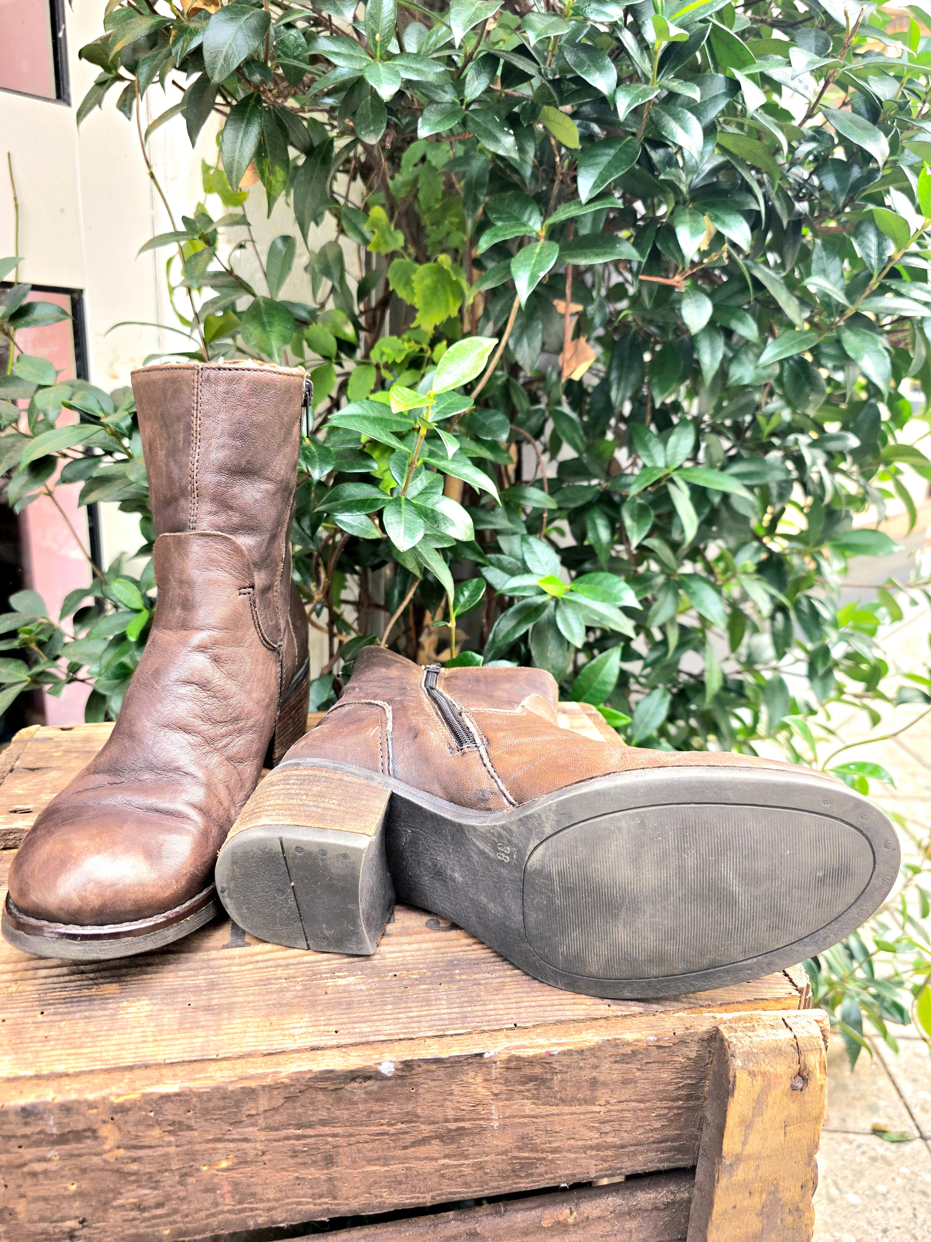 YV6959: Vintage 80s Leather Ankle Boots