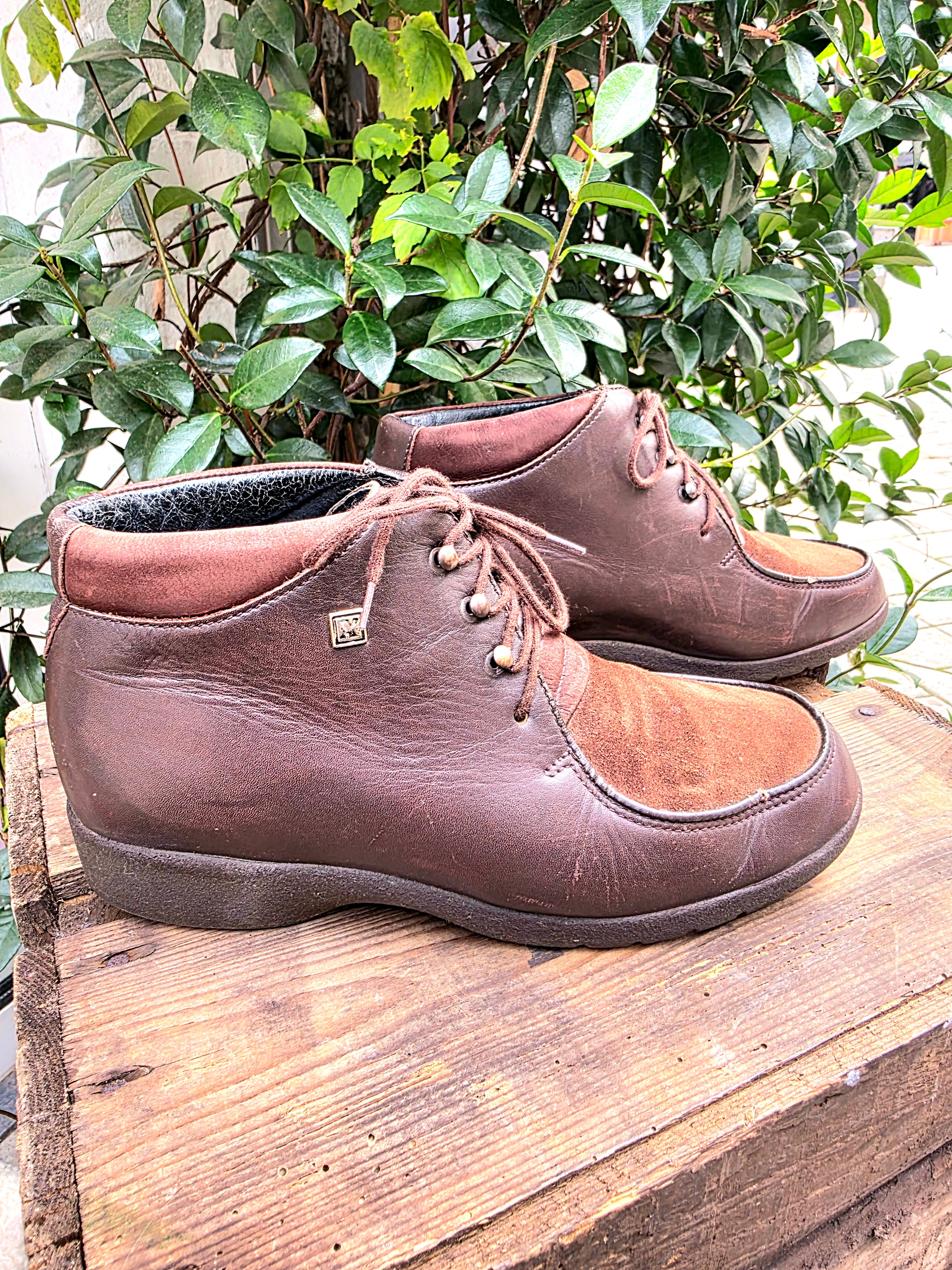 YV6953: Vintage 80s Xsensible Ankle Boots