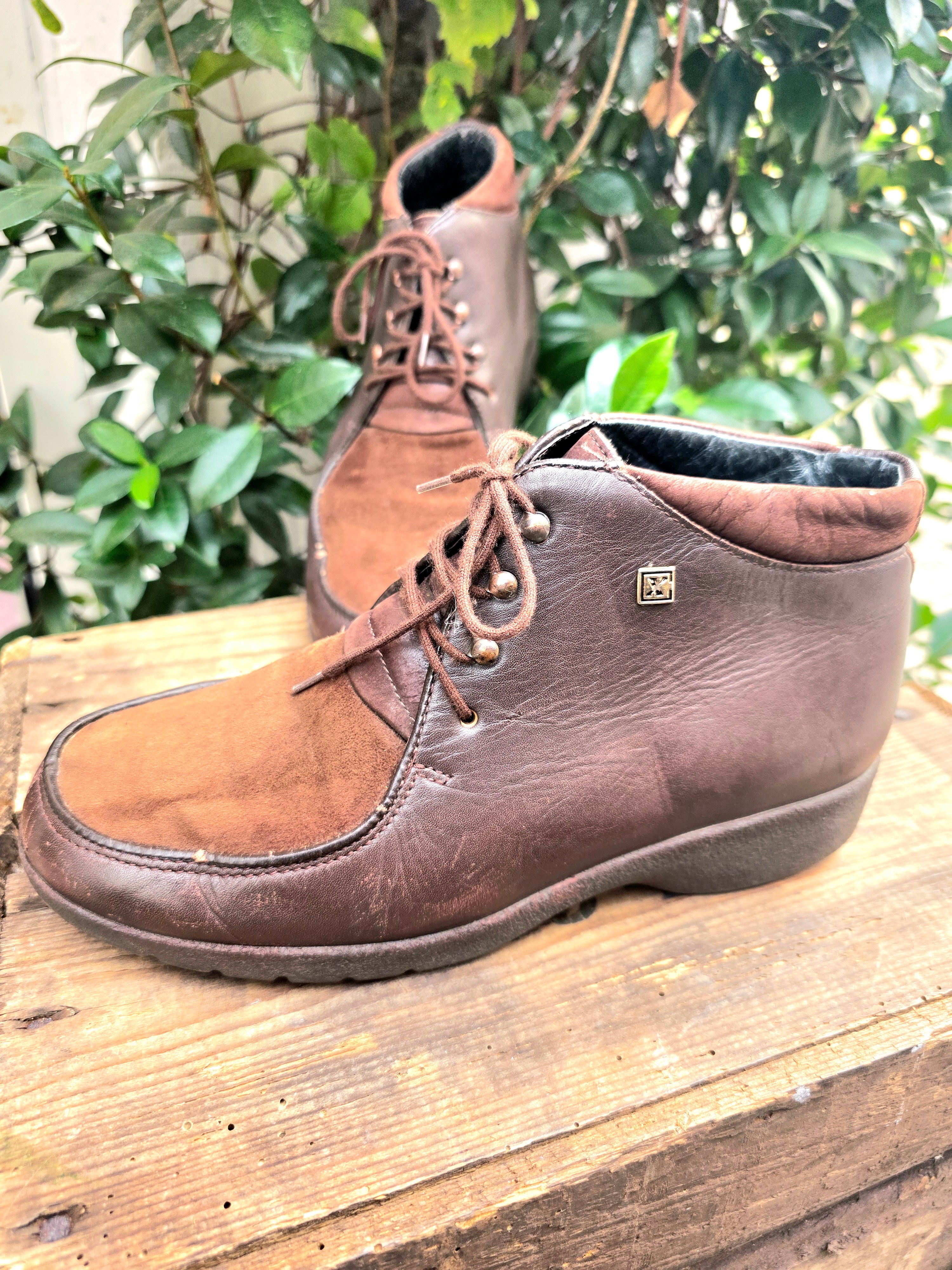 YV6953: Vintage 80s Xsensible Ankle Boots