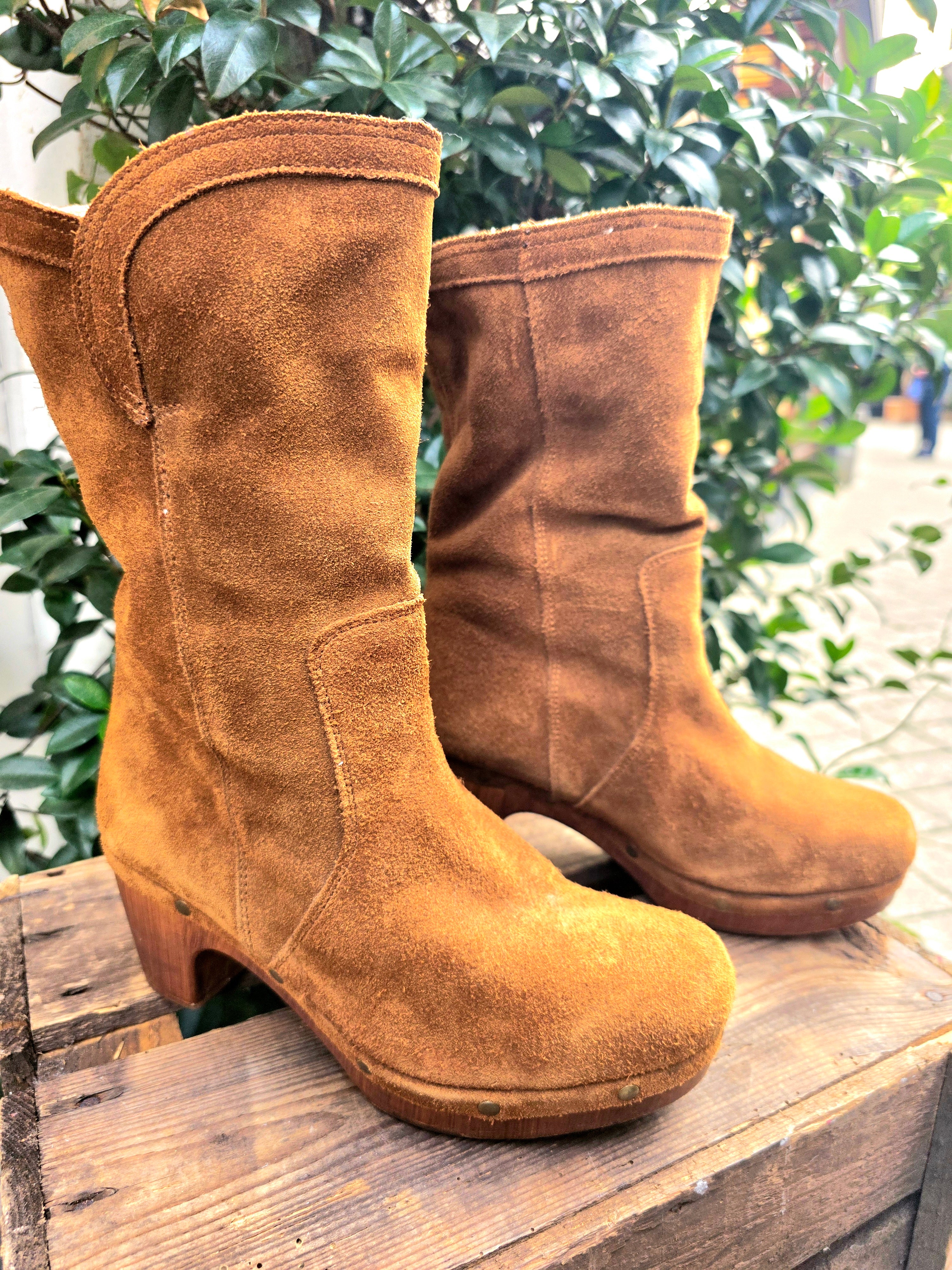 YV6951: Vintage 80s Hot Ice Ankle Boots