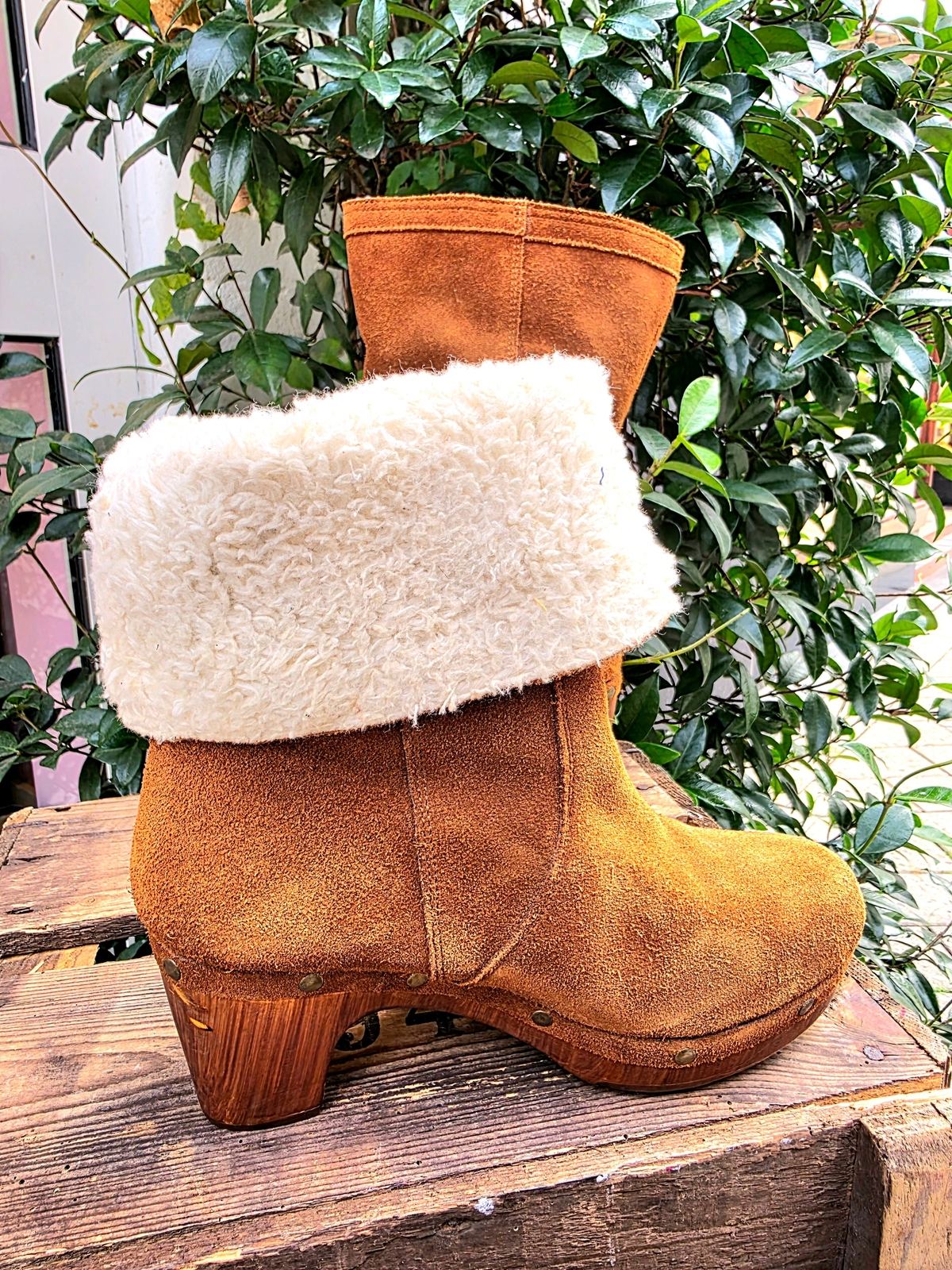 YV6951: Vintage 80s Hot Ice Ankle Boots