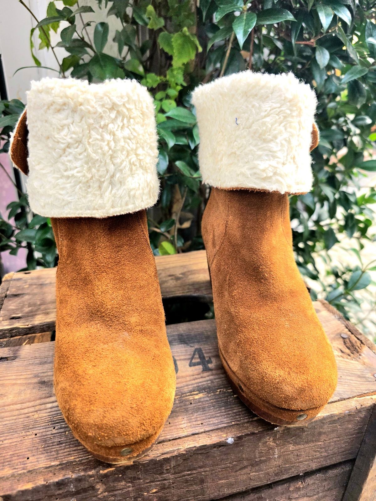 YV6951: Vintage 80s Hot Ice Ankle Boots