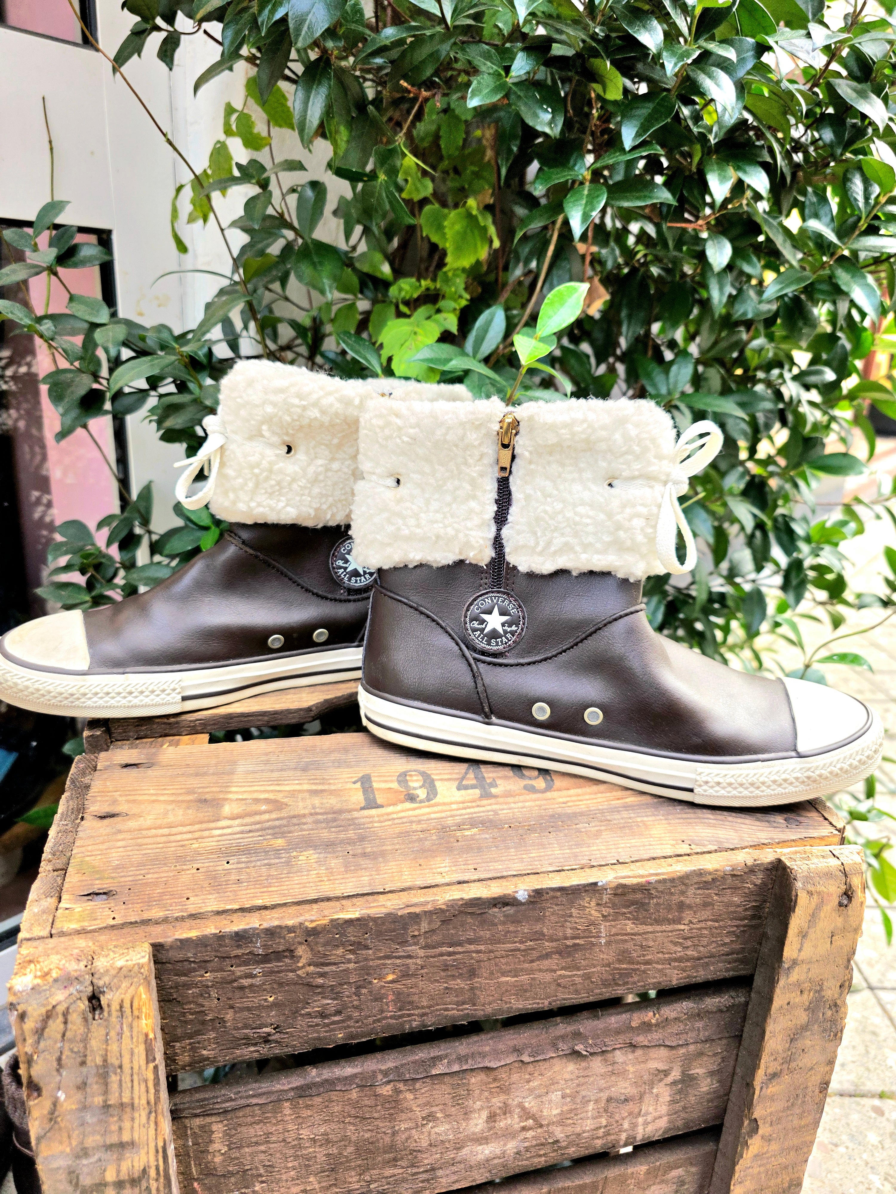 YV6957: Converse Chuck Taylor Andover Leather Boot Hi Shoes