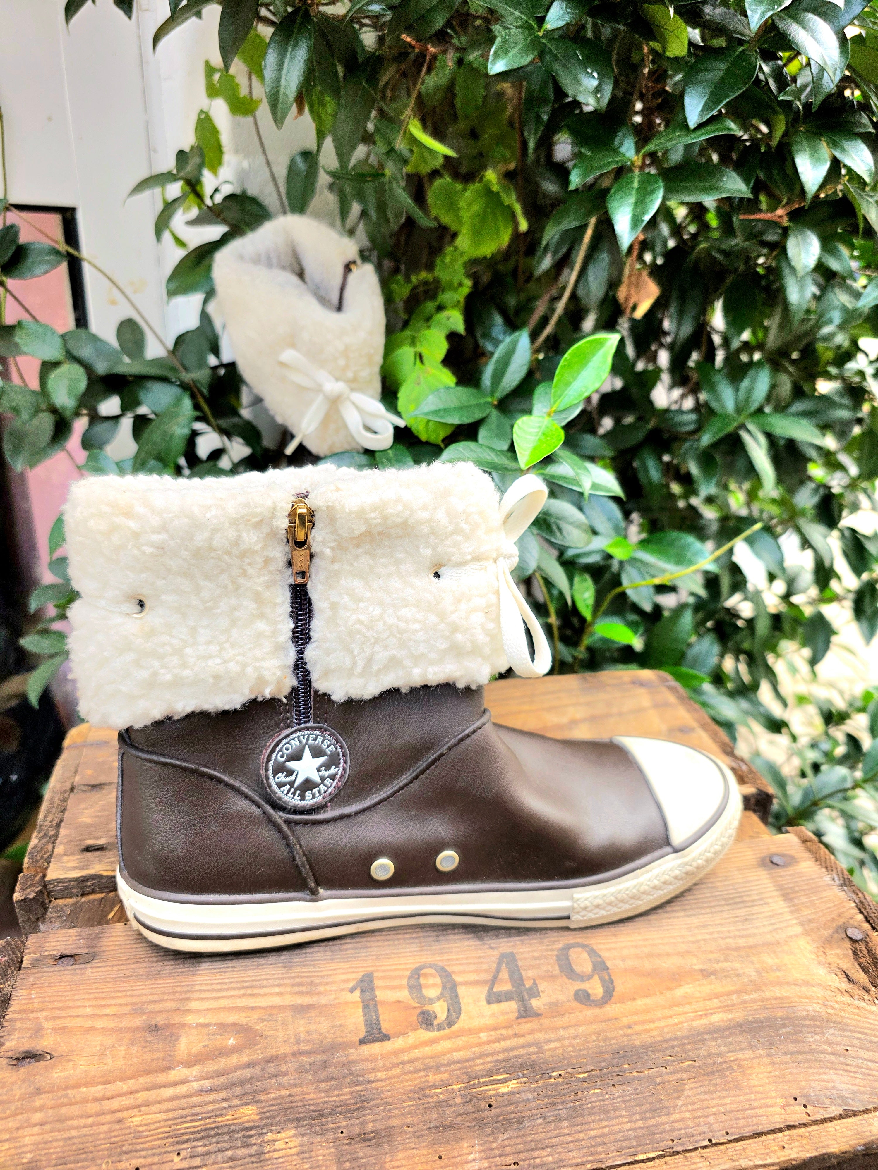 YV6957: Converse Chuck Taylor Andover Leather Boot Hi Shoes
