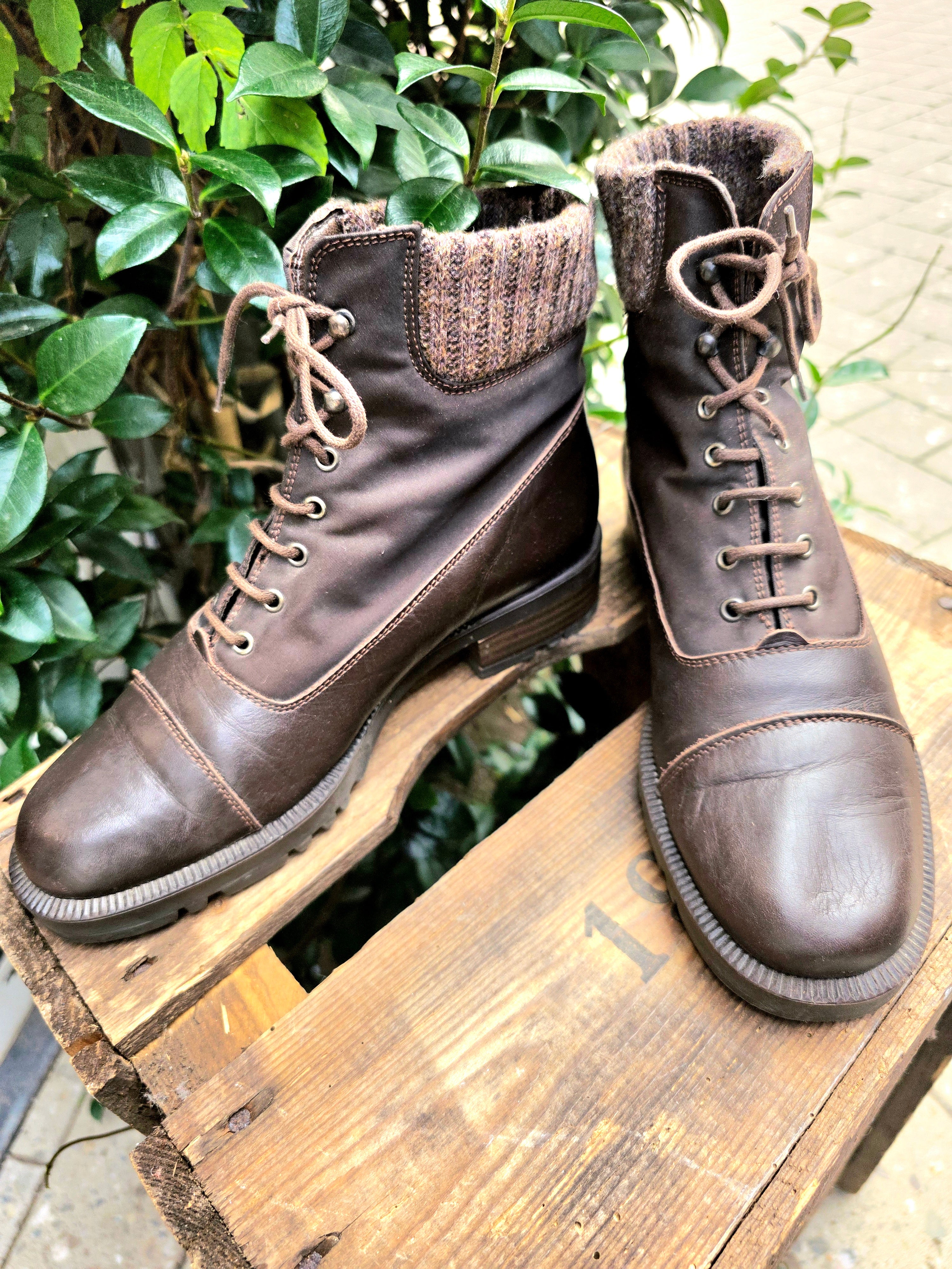 YV6953: Vintage 90s Tamaris Ankle Boots