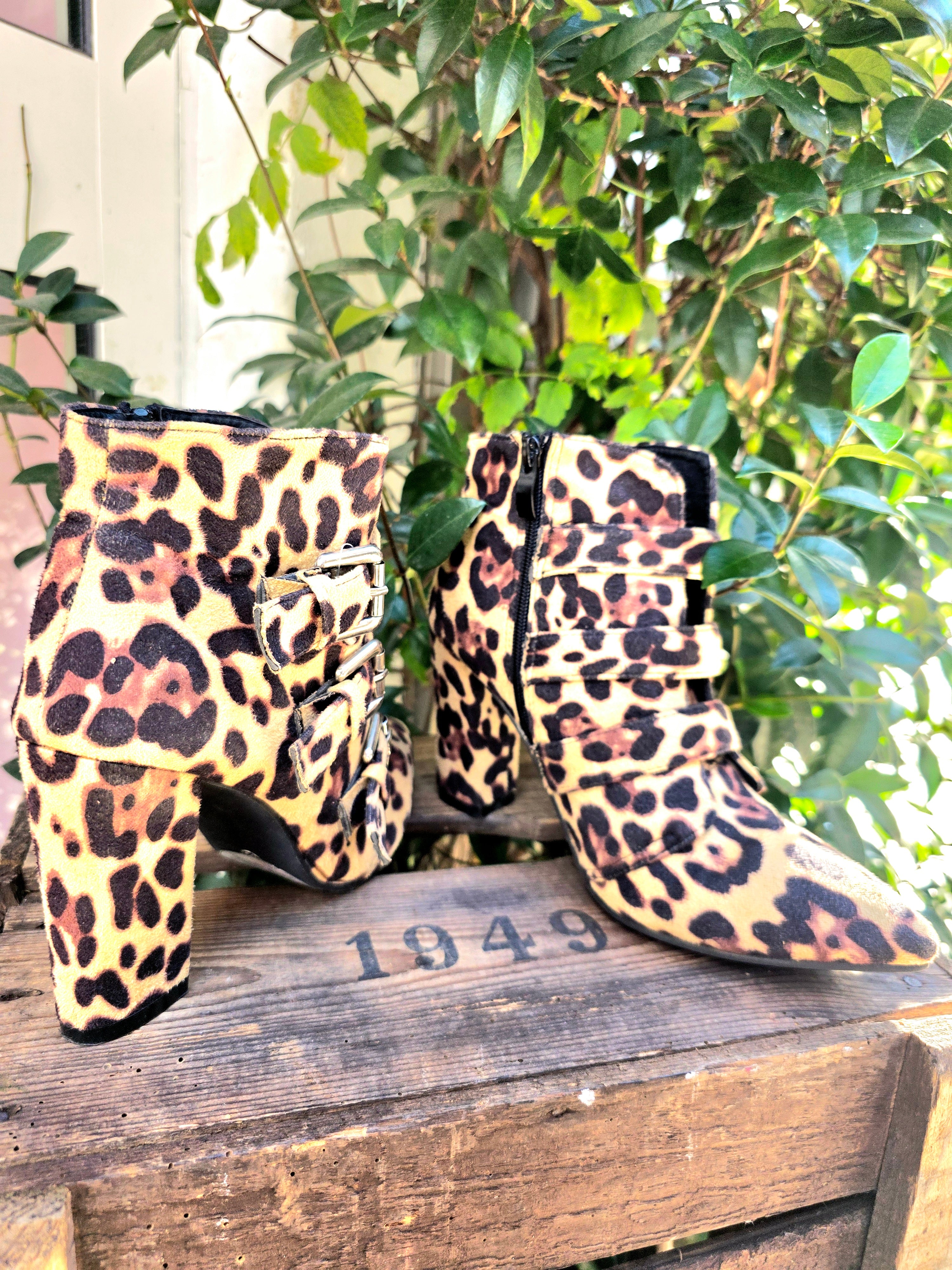 YV6971: Retro Leopard Print Pointed Toe High Heel Cowboy Boots
