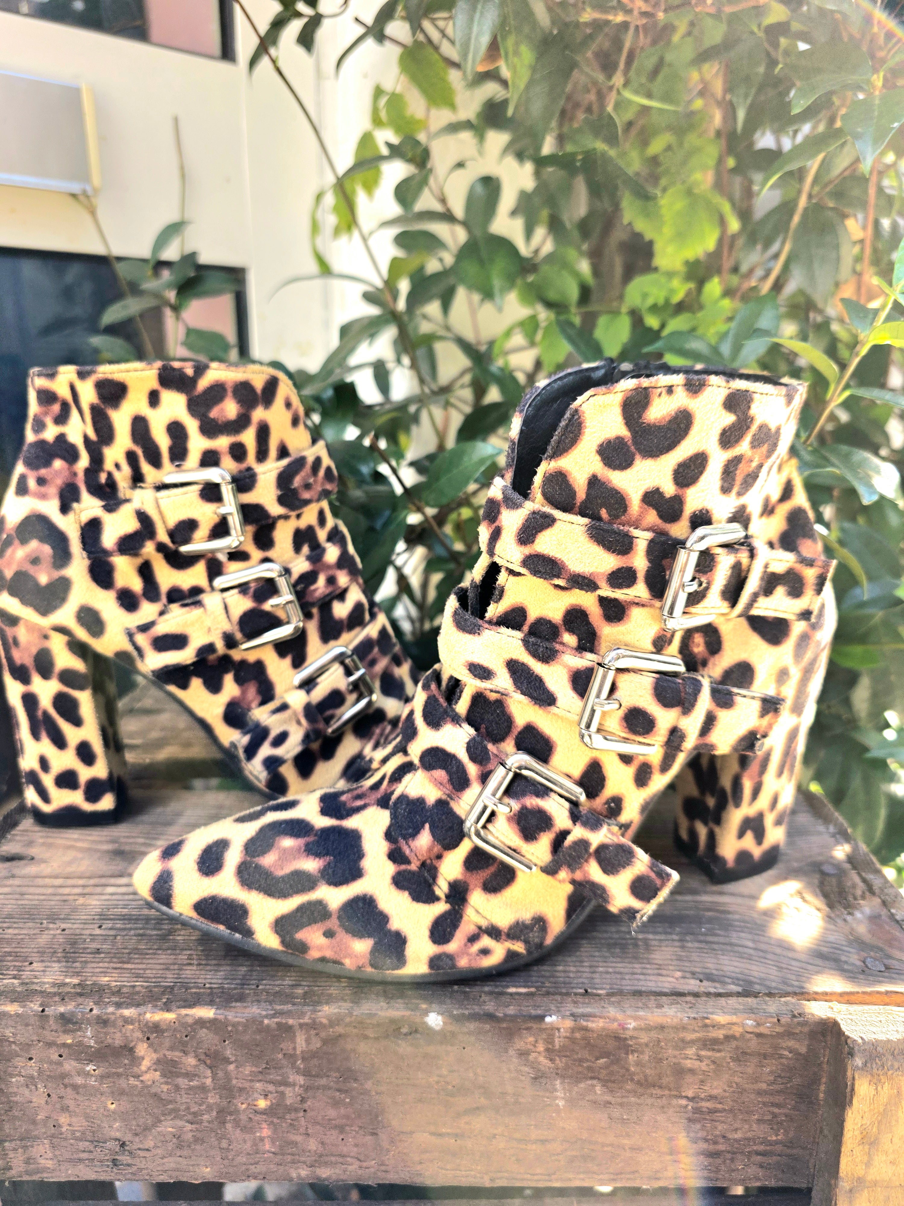 YV6971: Retro Leopard Print Pointed Toe High Heel Cowboy Boots