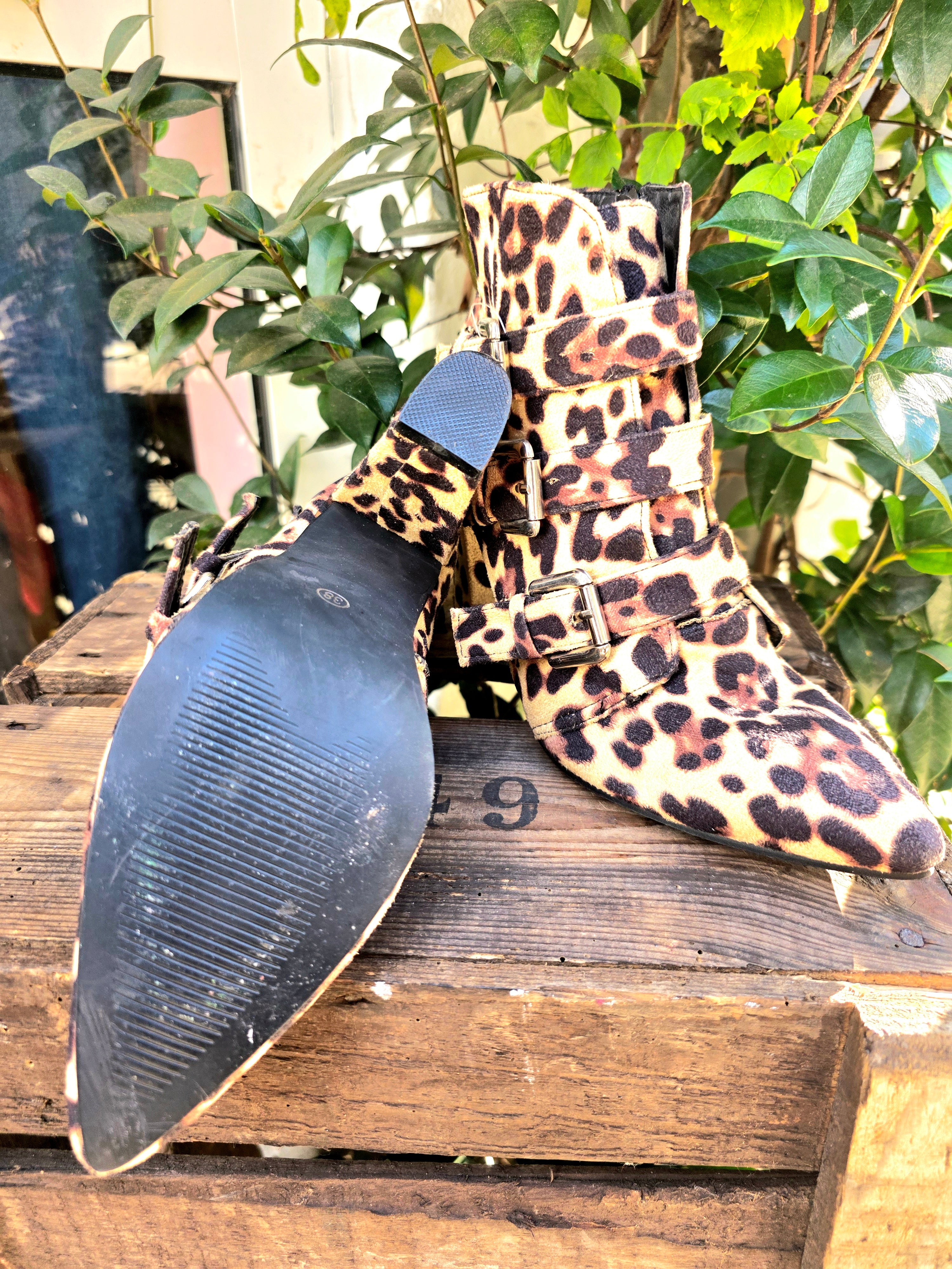 YV6971: Retro Leopard Print Pointed Toe High Heel Cowboy Boots