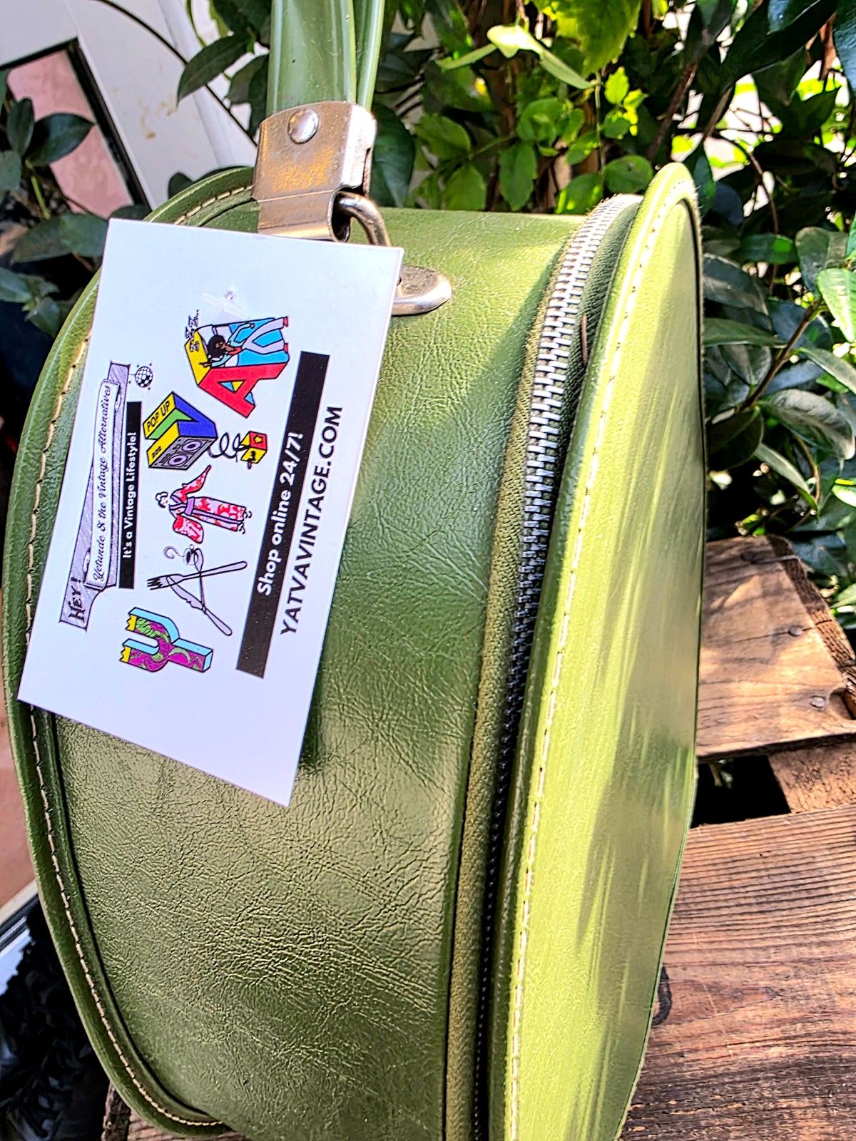 VTG 60’s Avocado Tear Drop Luggage Train Case With Wristlet