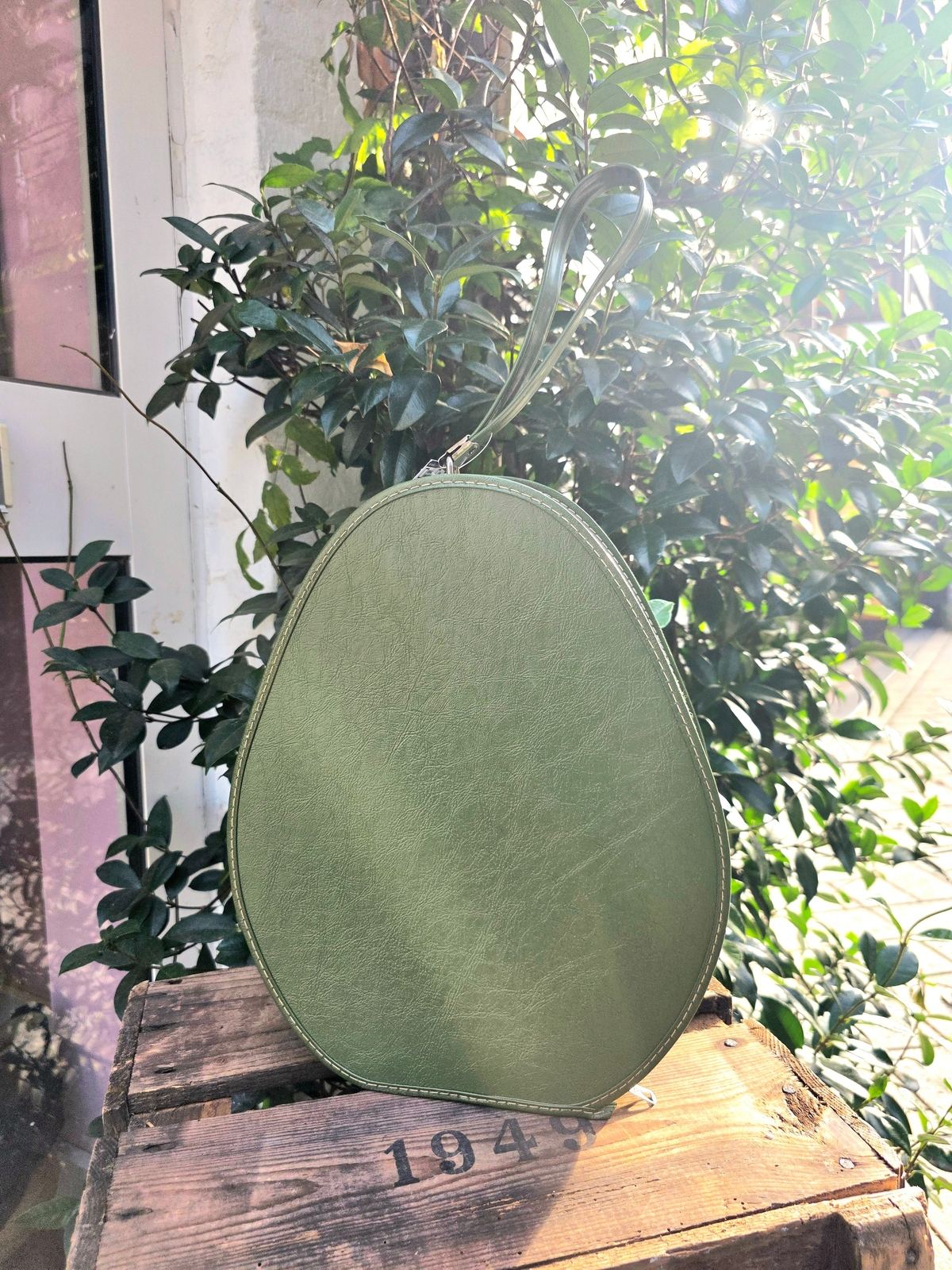 VTG 60’s Avocado Tear Drop Luggage Train Case With Wristlet