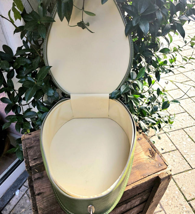 VTG 60’s Avocado Tear Drop Luggage Train Case With Wristlet