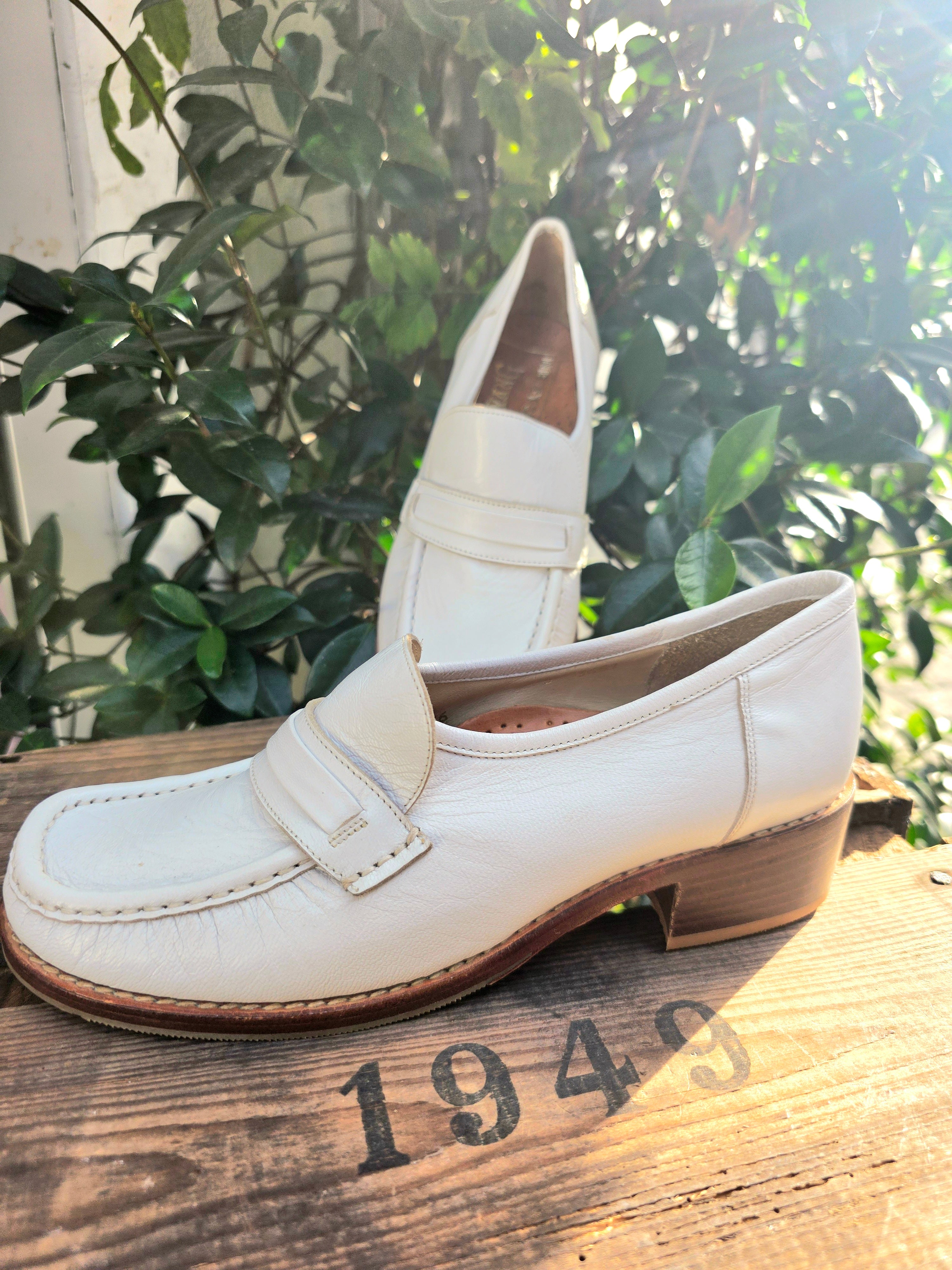 Deadstock Brand New 80's Avang Mocassin Shoes