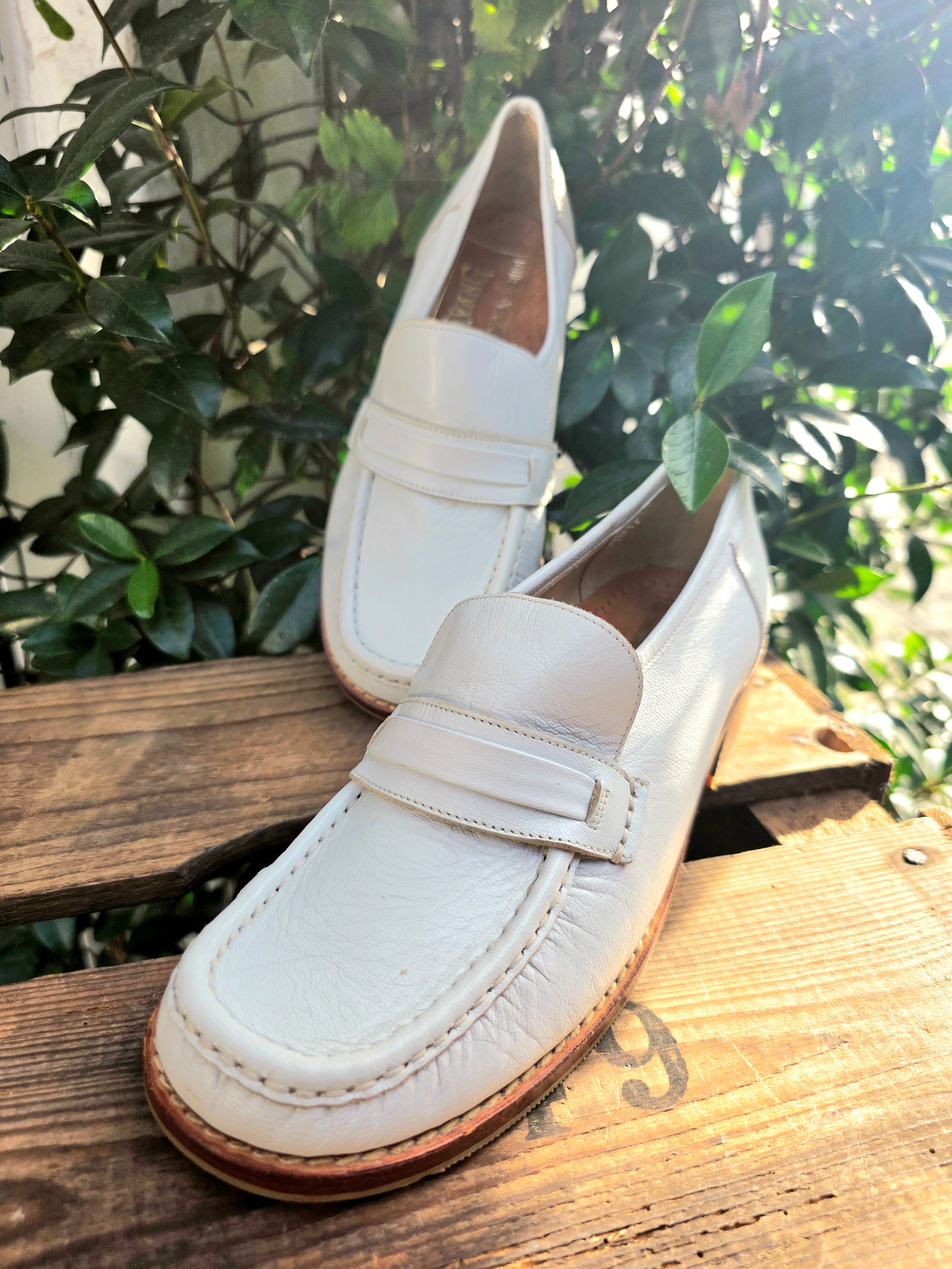 Deadstock Brand New 80's Avang Mocassin Shoes