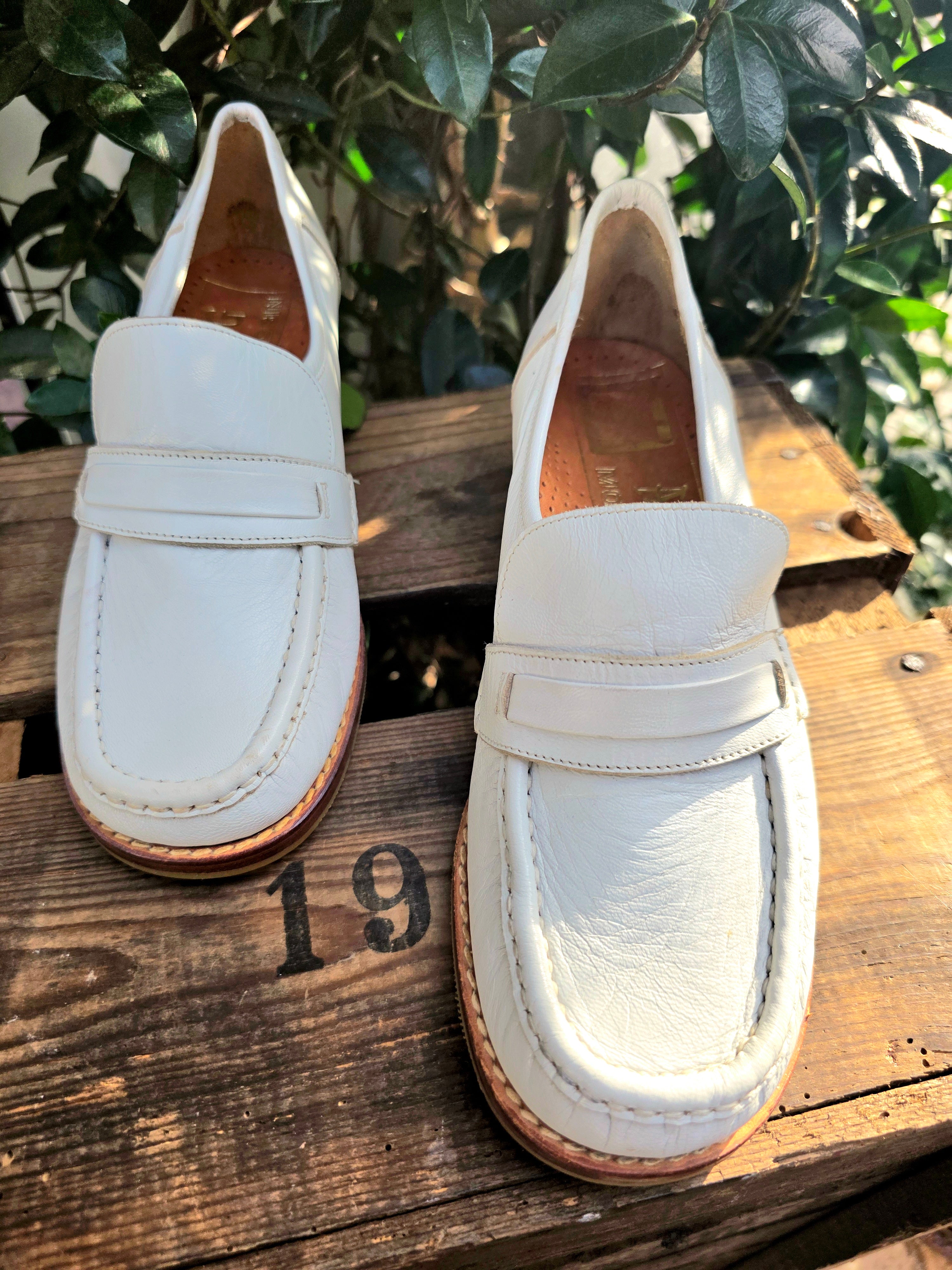 Deadstock Brand New 80's Avang Mocassin Shoes