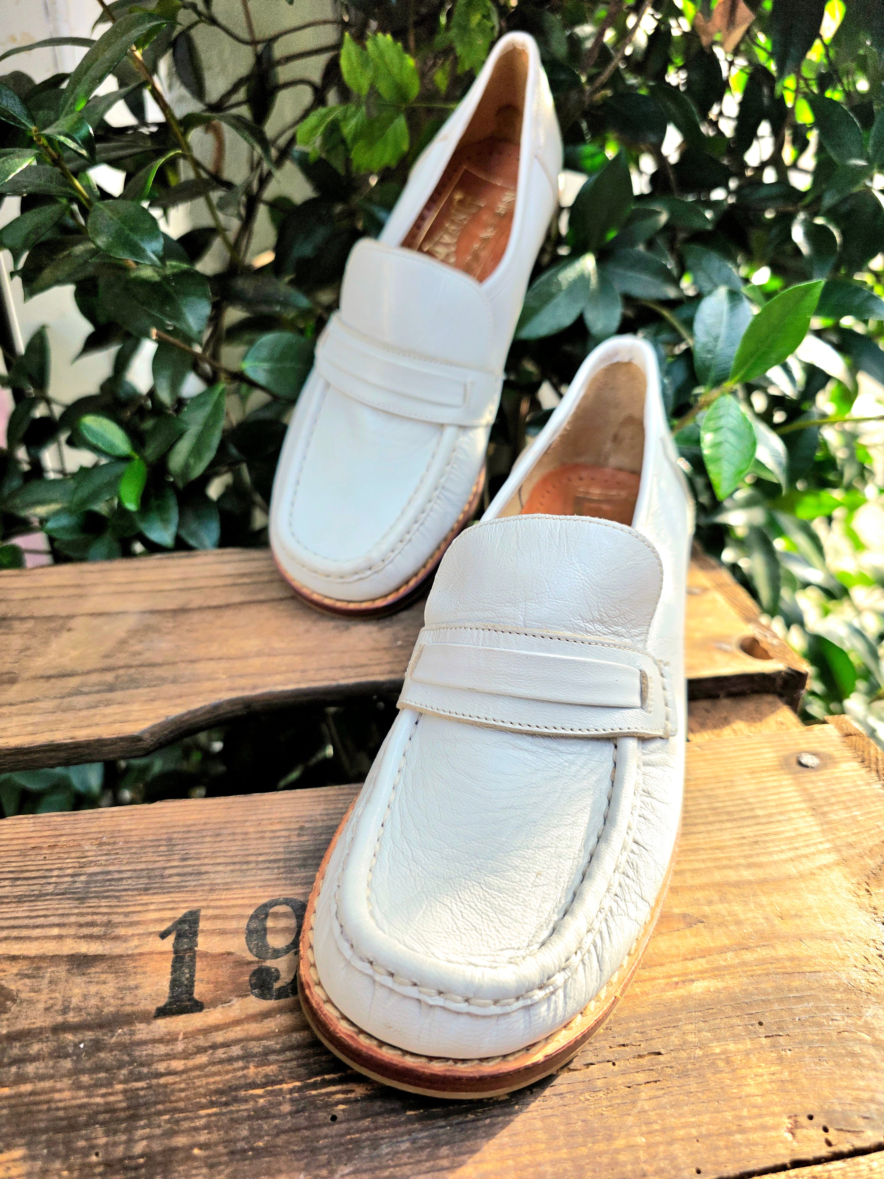 Deadstock Brand New 80's Avang Mocassin Shoes