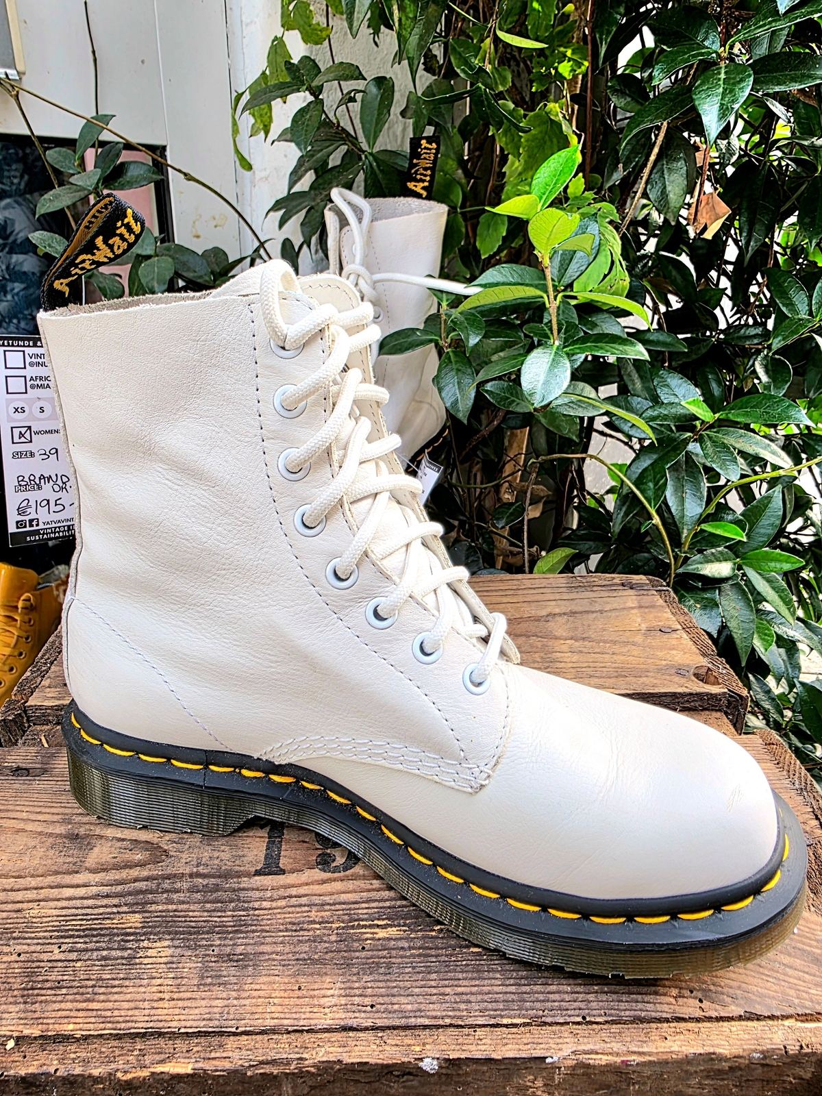 YV7005: Brand New Dr. Martens 1460 Pascal Virginia Ankle Boots