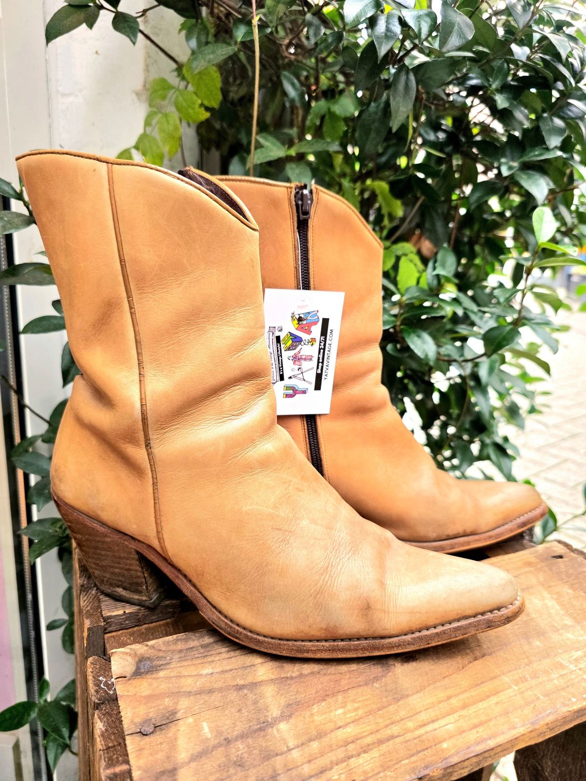 YV7071: Vintage 80s / 90s Sancho Ankle Boots