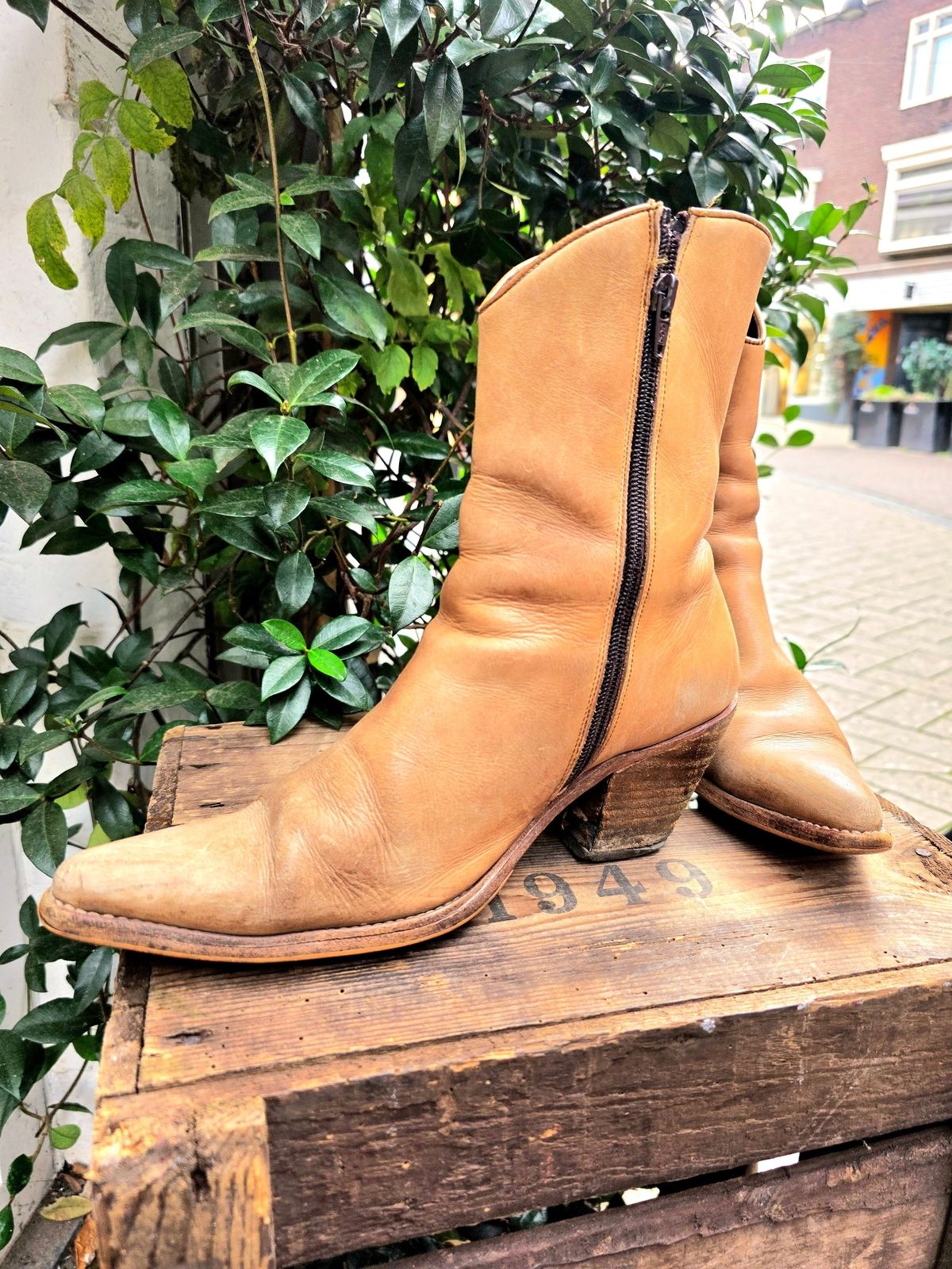YV7071: Vintage 80s / 90s Sancho Ankle Boots