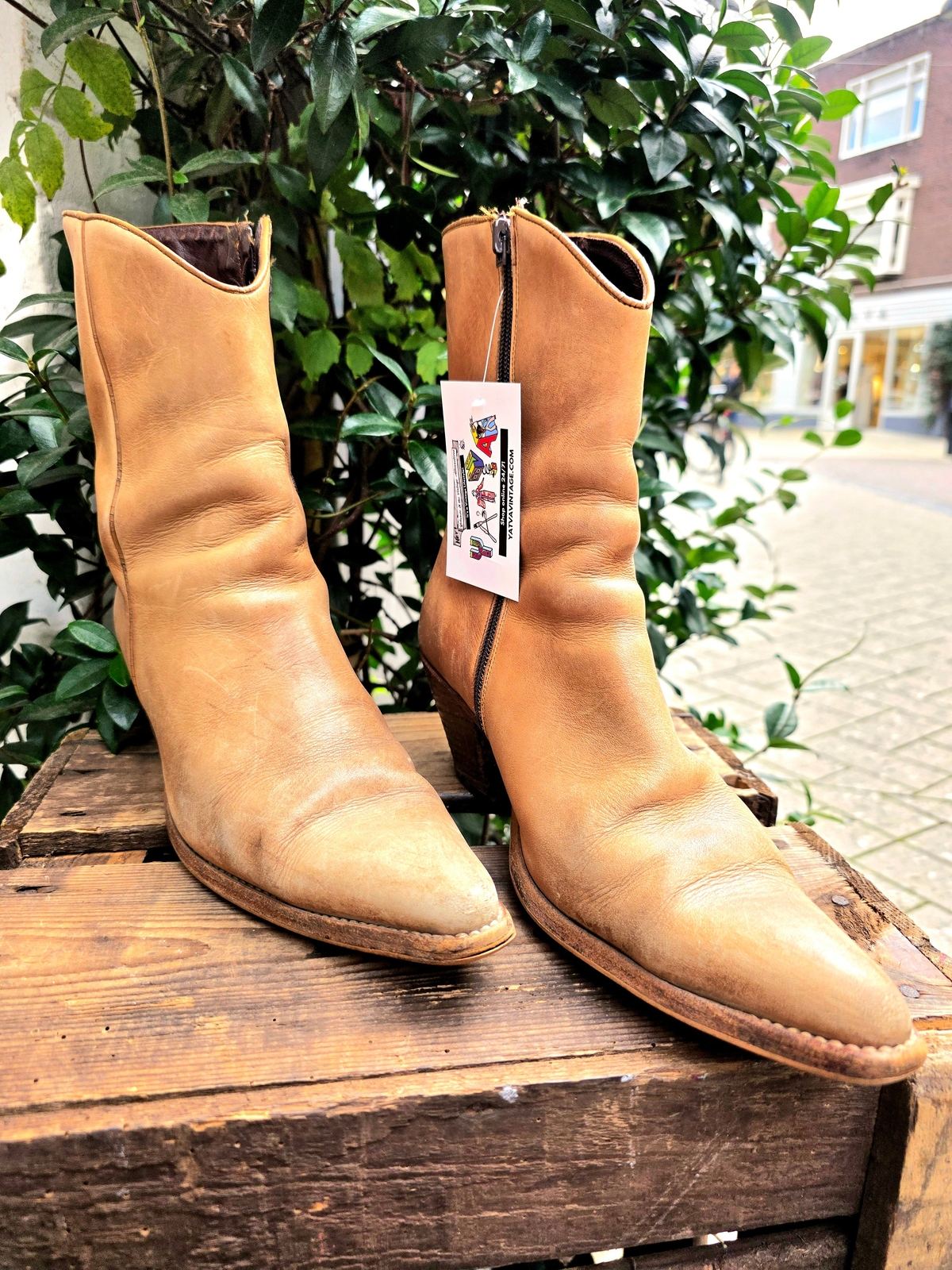YV7071: Vintage 80s / 90s Sancho Ankle Boots