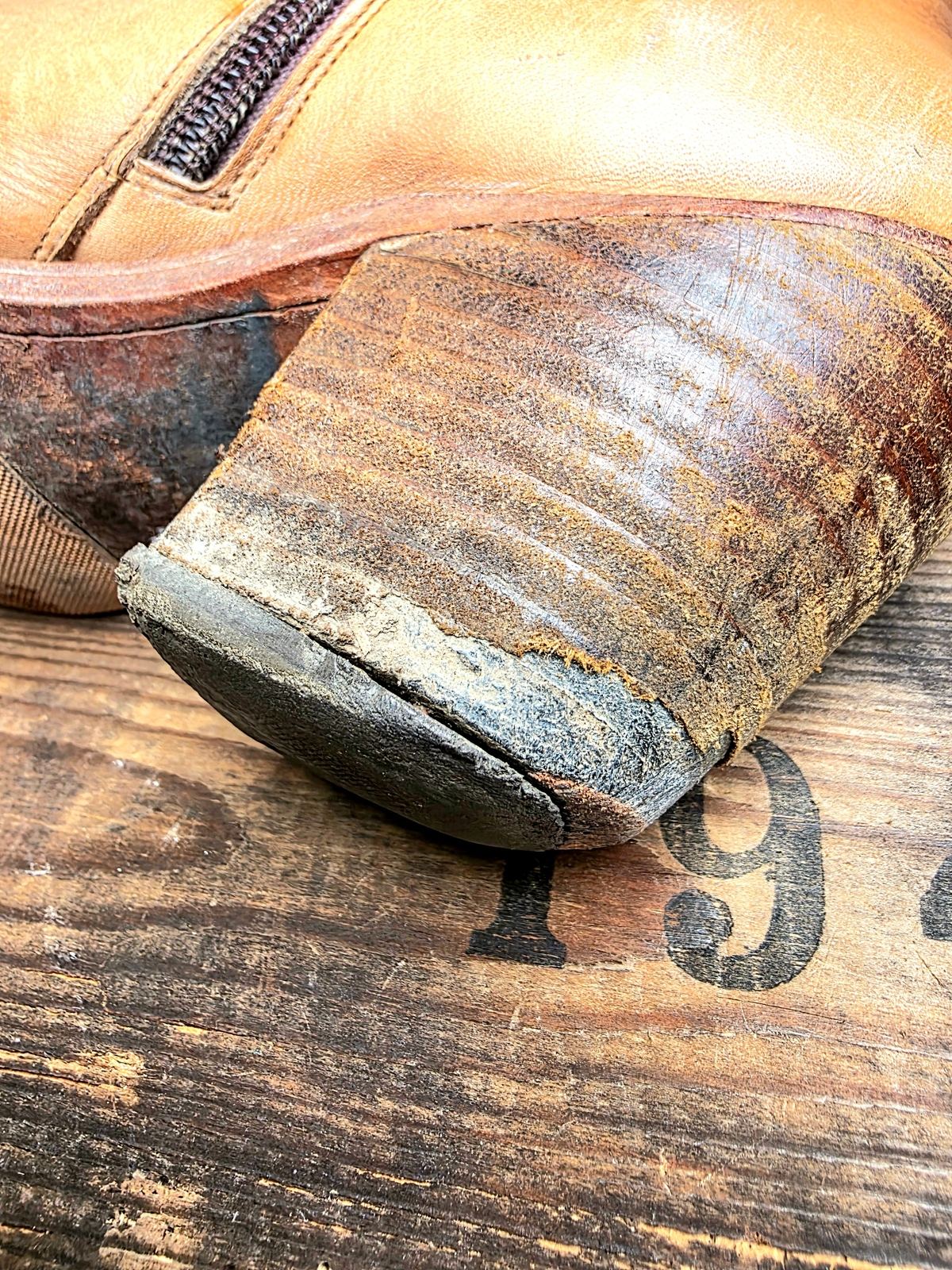 YV7071: Vintage 80s / 90s Sancho Ankle Boots