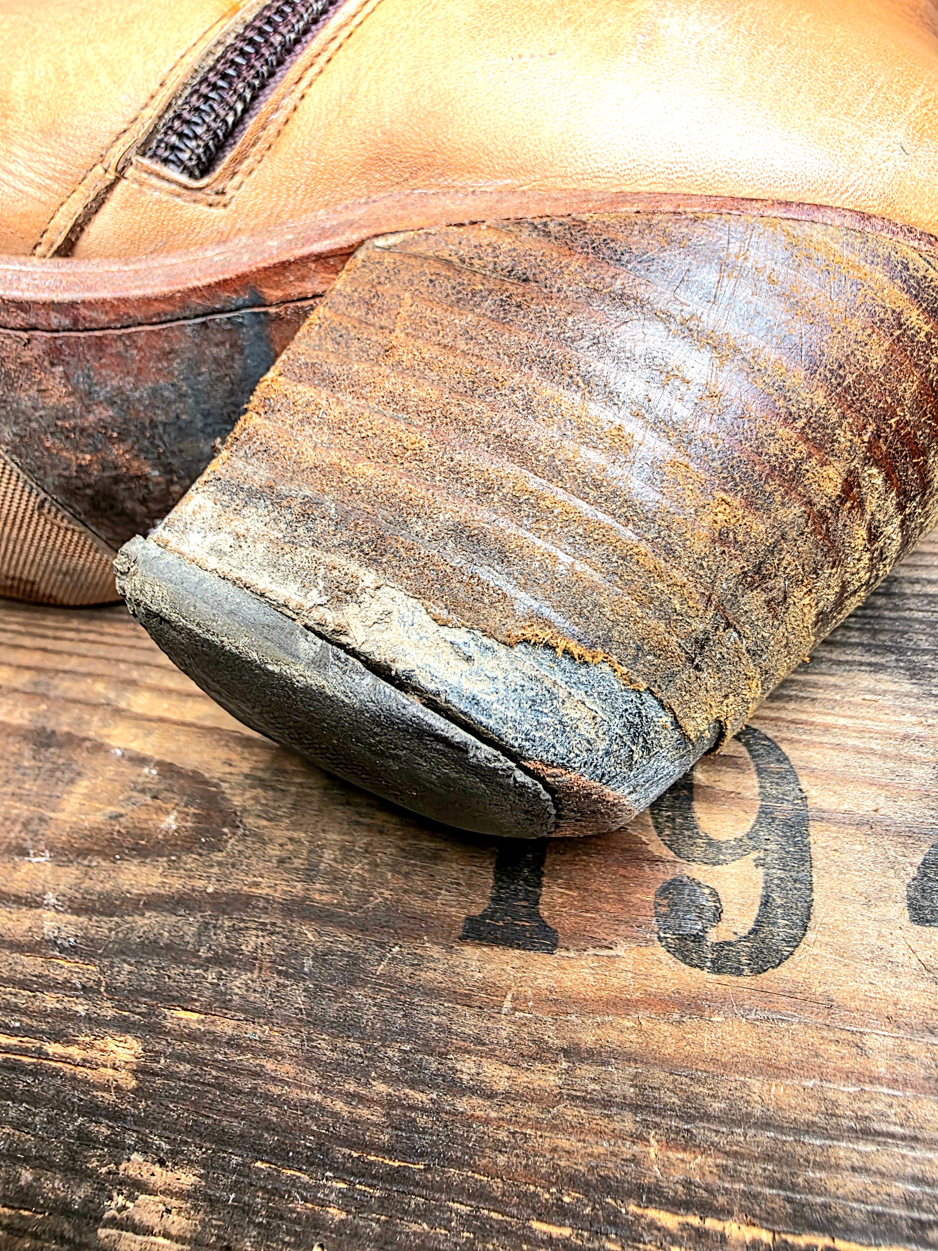 YV7071: Vintage 80s / 90s Sancho Ankle Boots