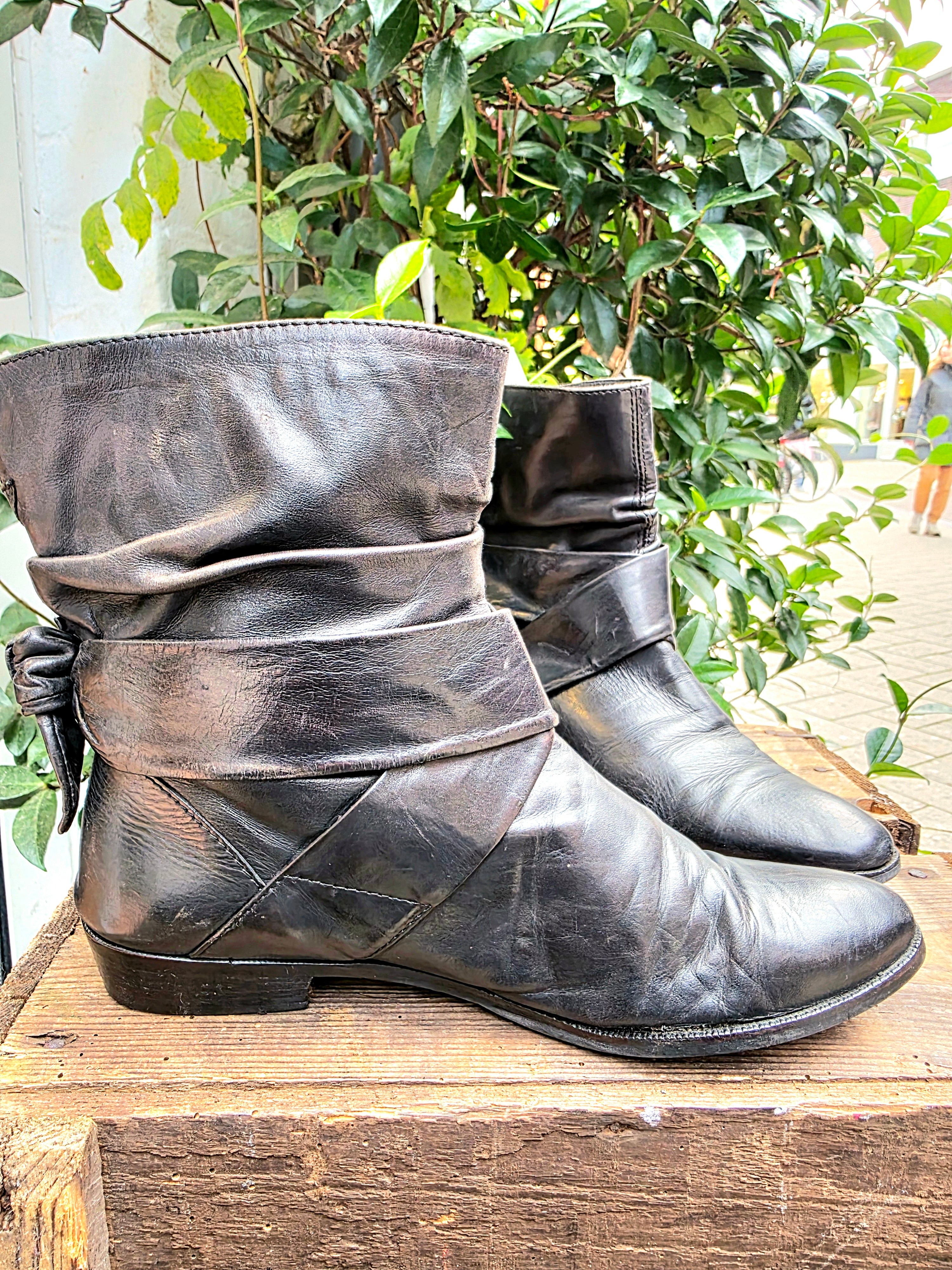 YV7055