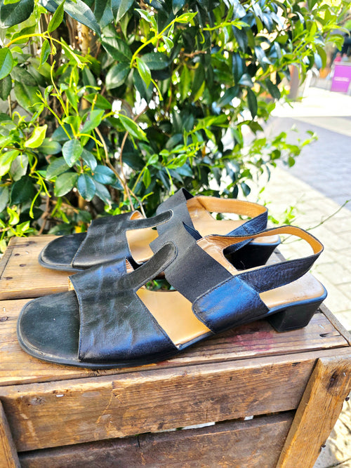 Vintage 90s AEROSOLES Asymmetric Leather Slingback Sandals Shoes