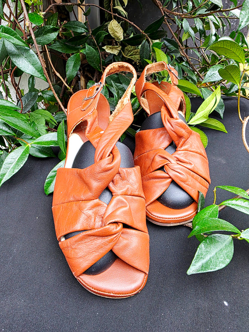 Vintage Clarks Caribees Tan Leather Crossover Slingback Sandals