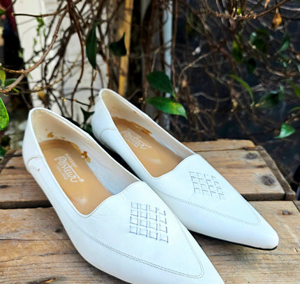 Flat heel