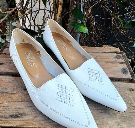 Flat heel