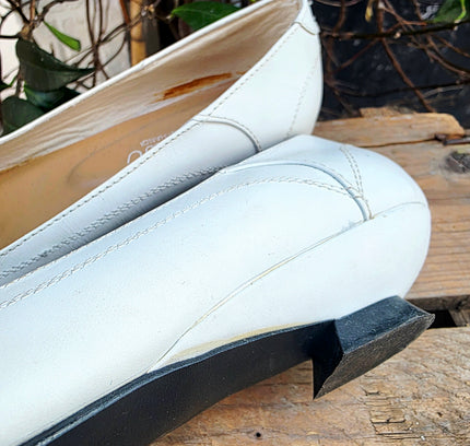 Flat heel