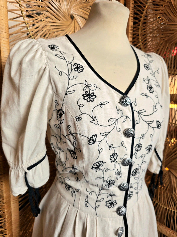 Vintage Traditional Dirndl Dress