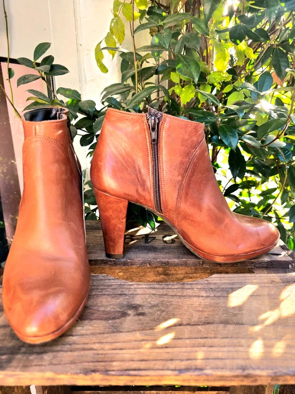 Vintage Van Dalen Ankle Boots