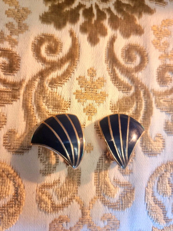 Retro Clip On Earrings